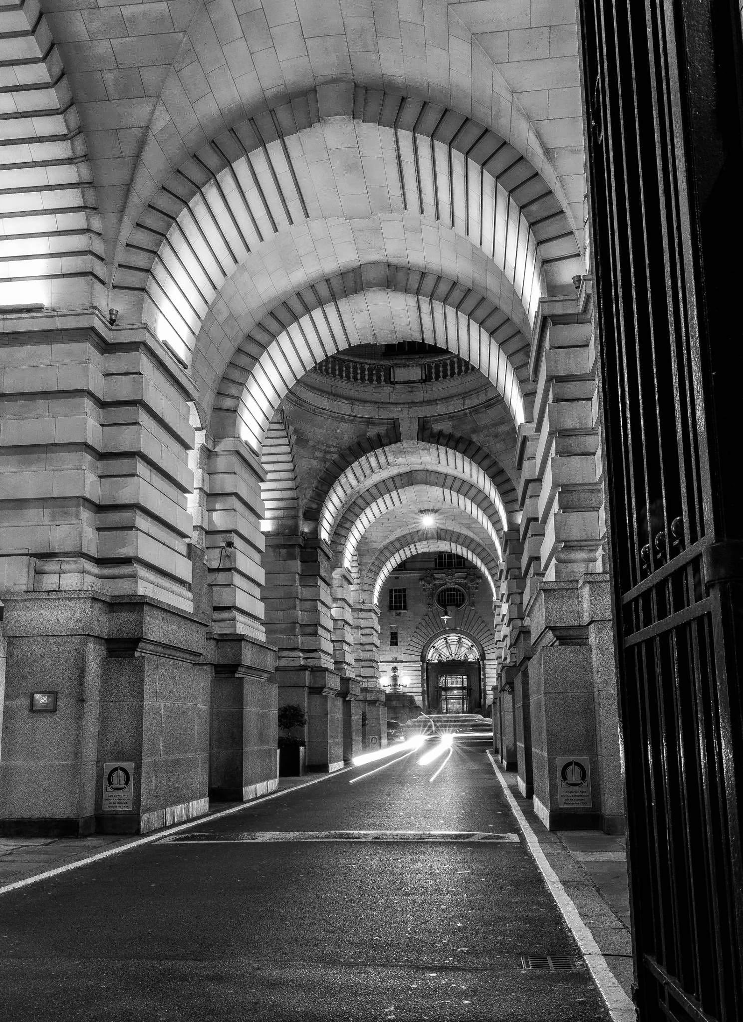 Canon EOS 550D (EOS Rebel T2i / EOS Kiss X4) + Canon EF 16-35mm F4L IS USM sample photo. The 5 arches@countyhall photography