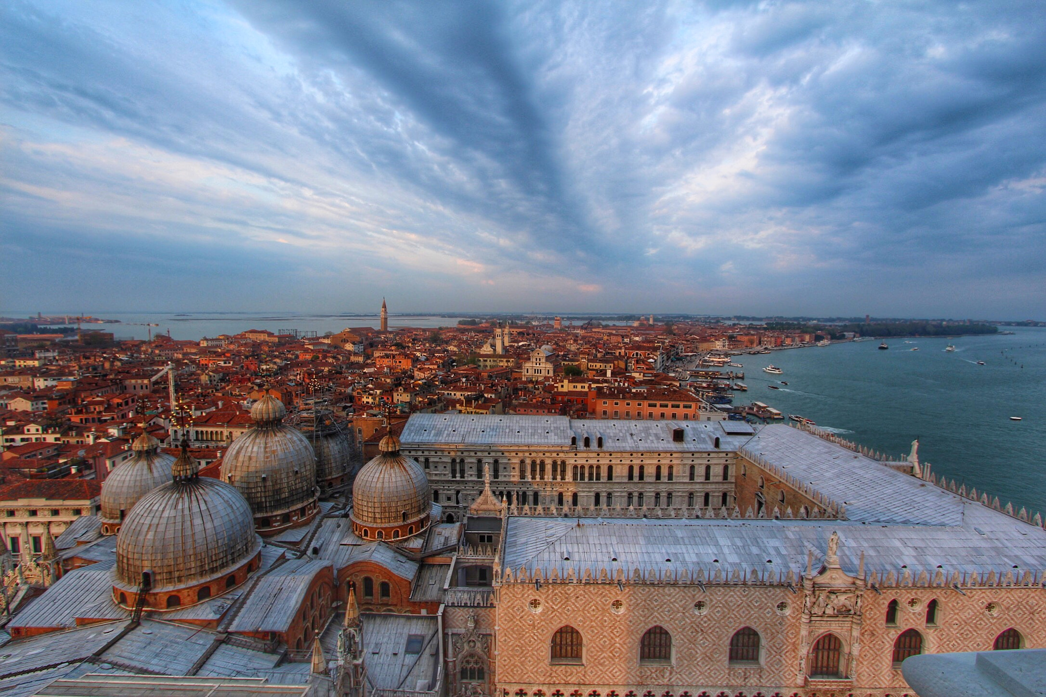 Canon EOS 650D (EOS Rebel T4i / EOS Kiss X6i) sample photo. Romantic skies in venice photography