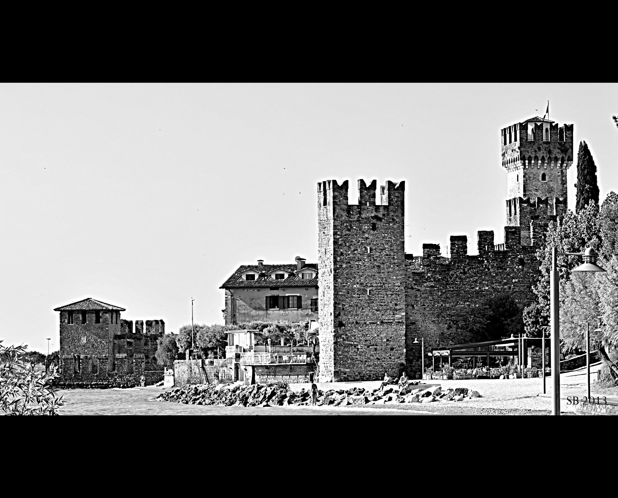 Nikon D90 + AF Zoom-Nikkor 28-100mm f/3.5-5.6G sample photo. Mura scaligere [sirmione] photography