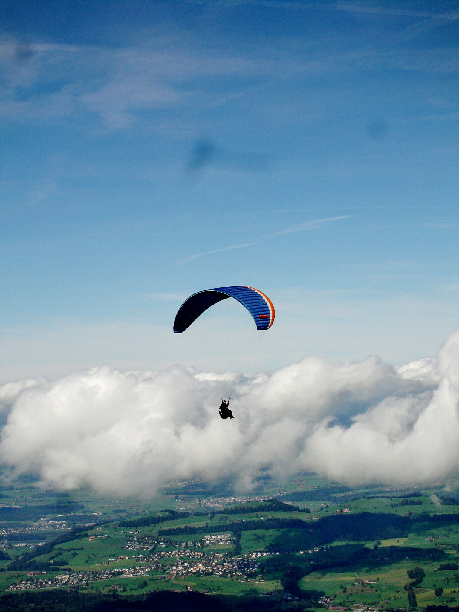 Sony DSC-P200 sample photo. Paragliding photography