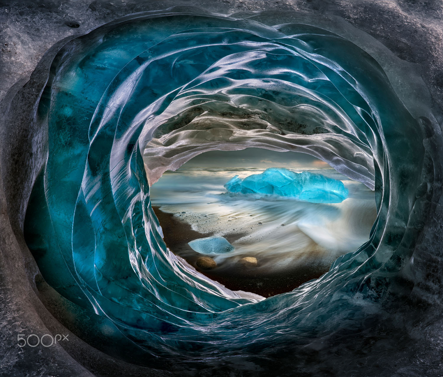 Pentax 645Z + smc PENTAX-FA 645 Macro 120mm F4 sample photo. Ice hole photography