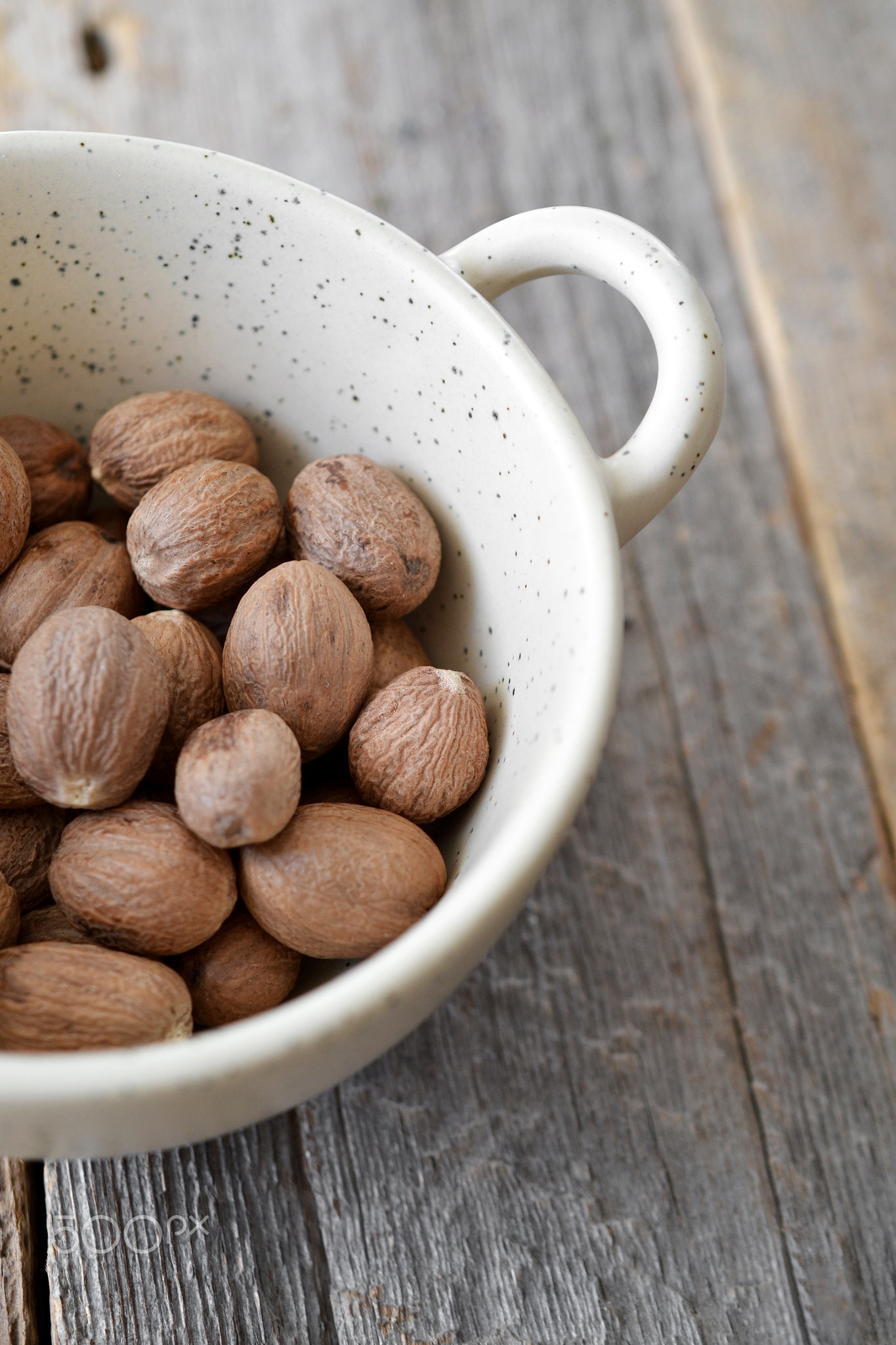 nutmeg in speckled bowl with handles