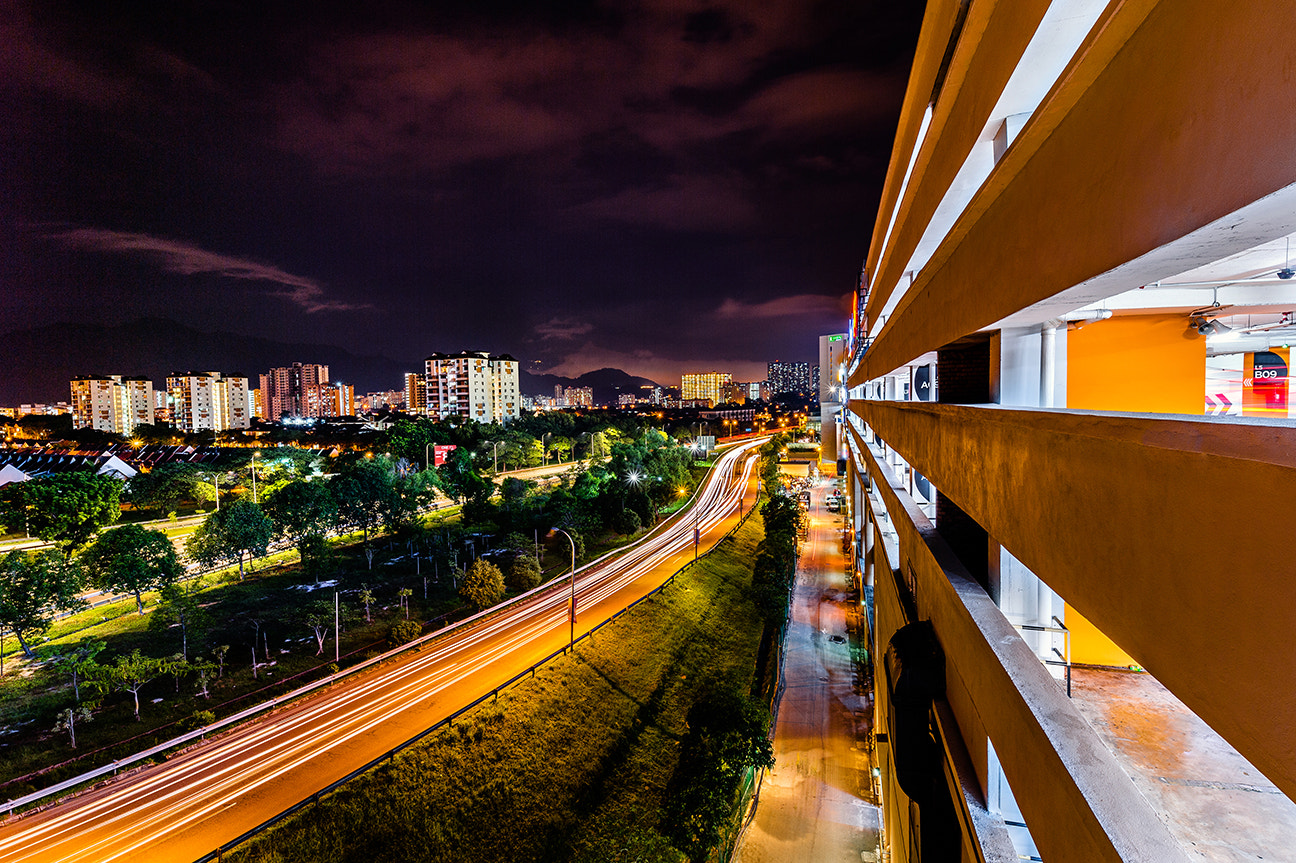 Nikon AF-S Nikkor 18-35mm F3.5-4.5G ED sample photo. Nightscape behind queensbay mall photography