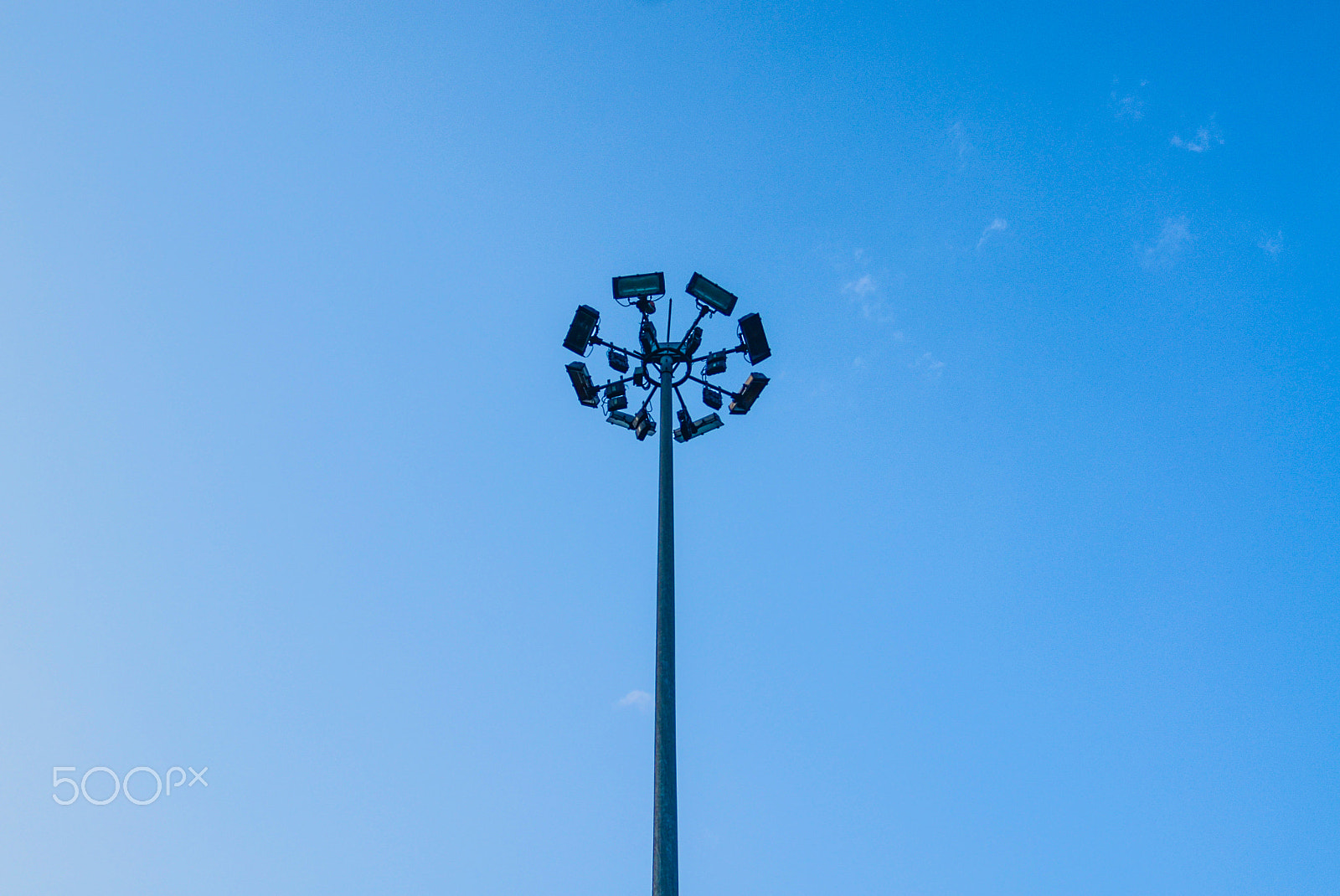 AF Zoom-Nikkor 28-80mm f/3.5-5.6D sample photo. Top light photography