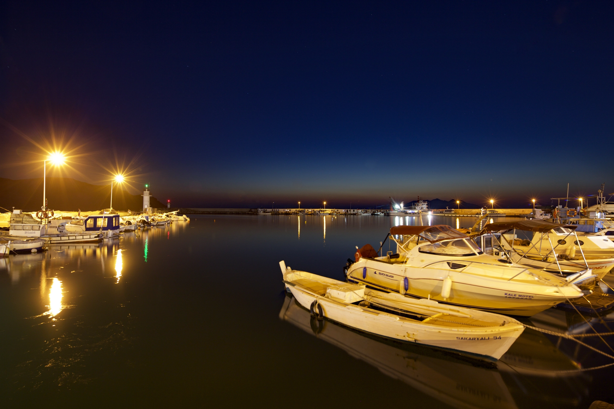 Canon TS-E 17mm F4L Tilt-Shift sample photo. Harbour photography