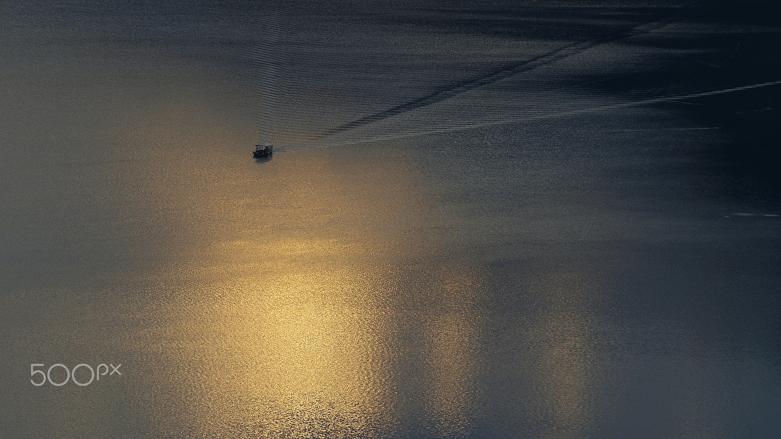 Tamron AF 70-300mm F4-5.6 Di LD Macro sample photo. Lake bled - electric boat photography