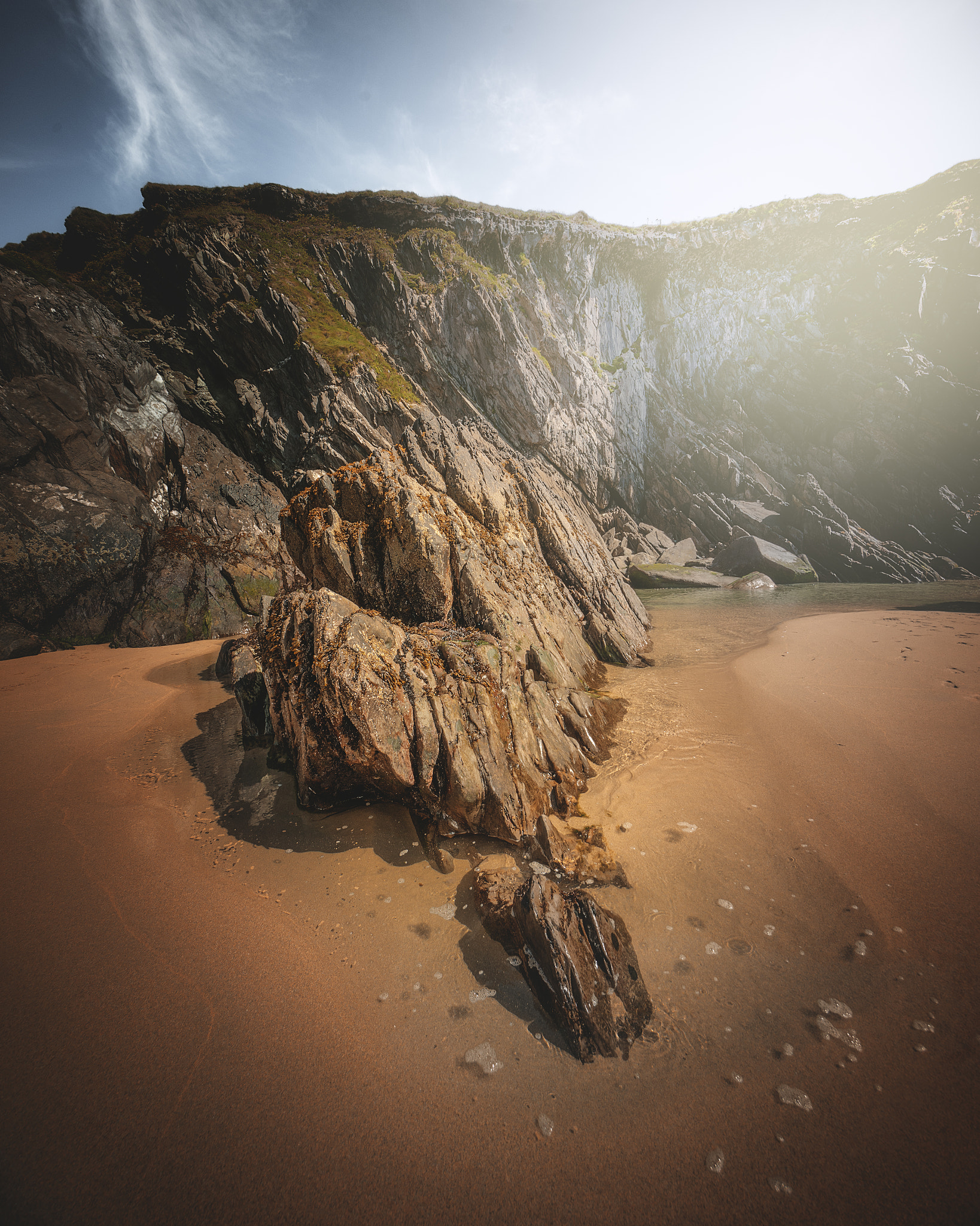 Sony a7 II + Sony E 10-18mm F4 OSS sample photo. Rock in the surf photography