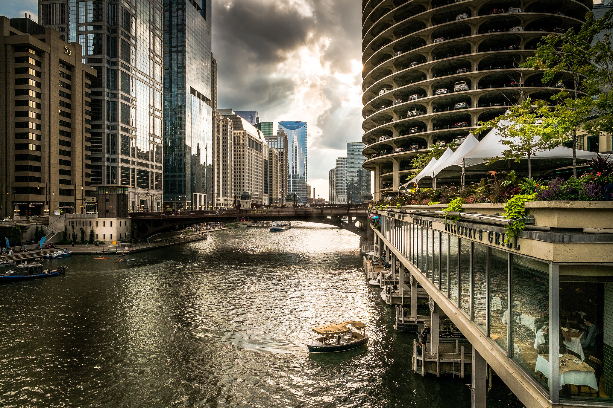 Fujifilm X-E1 + Fujifilm XF 14mm F2.8 R sample photo. Chicago river photography