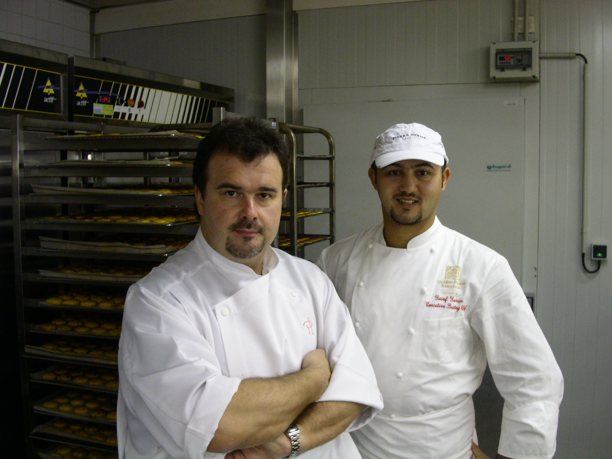 KONICA MINOLTA DiMAGE F300 sample photo. Yusuf yaran and pierre herme photography