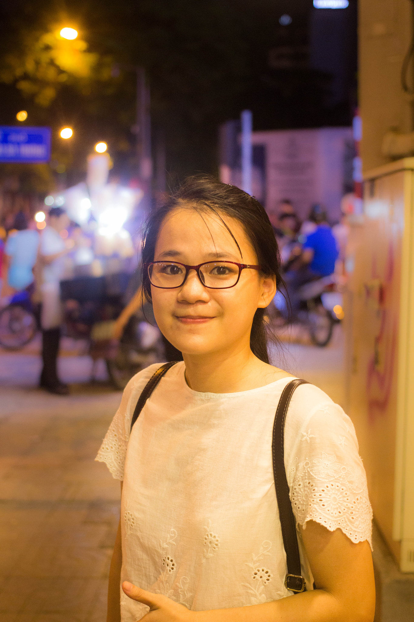 Canon EOS 100D (EOS Rebel SL1 / EOS Kiss X7) sample photo. Out on the street photography