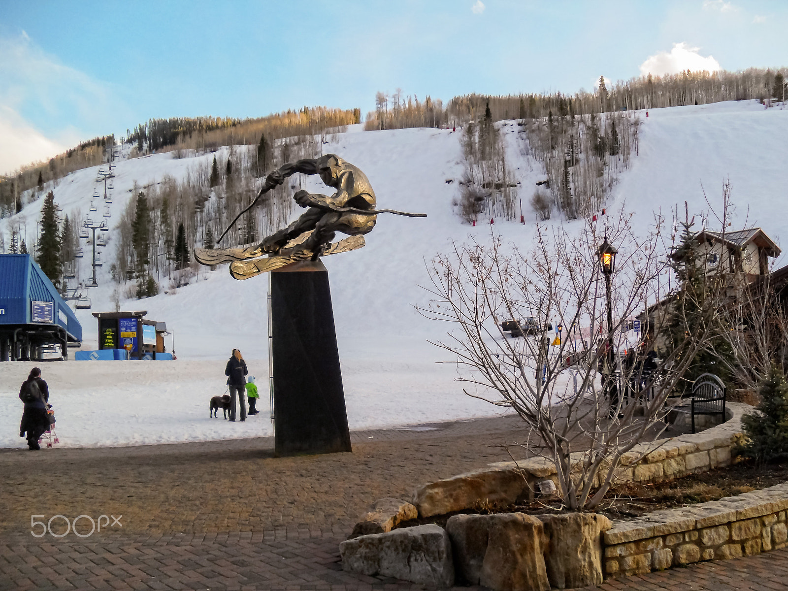 Samsung PL100 /  TL205 / VLUU PL100 /  PL101 sample photo. Skier statue at vista bahn in vail, colorado photography