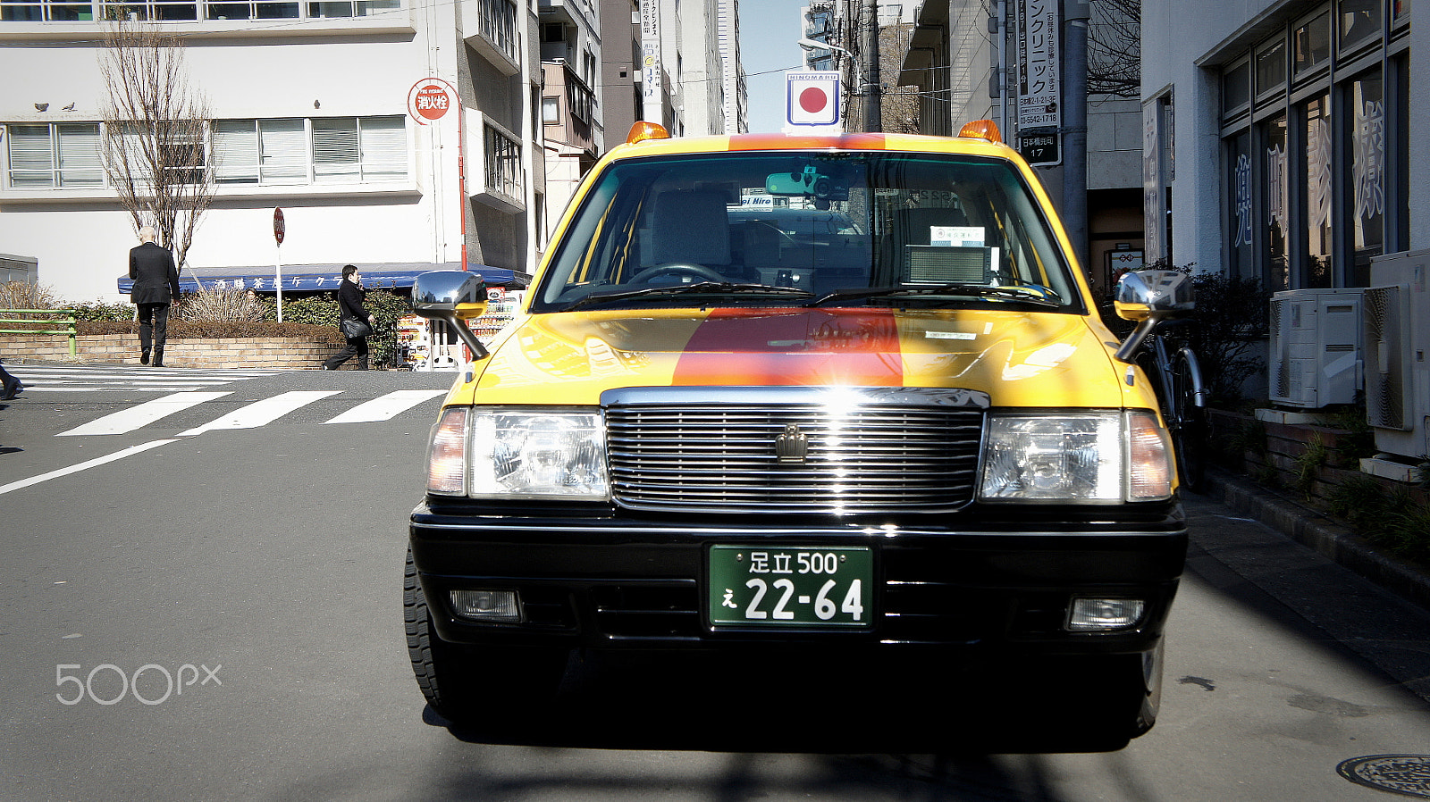 Sony E 18-55mm F3.5-5.6 OSS sample photo. Tokyo yellow cab photography