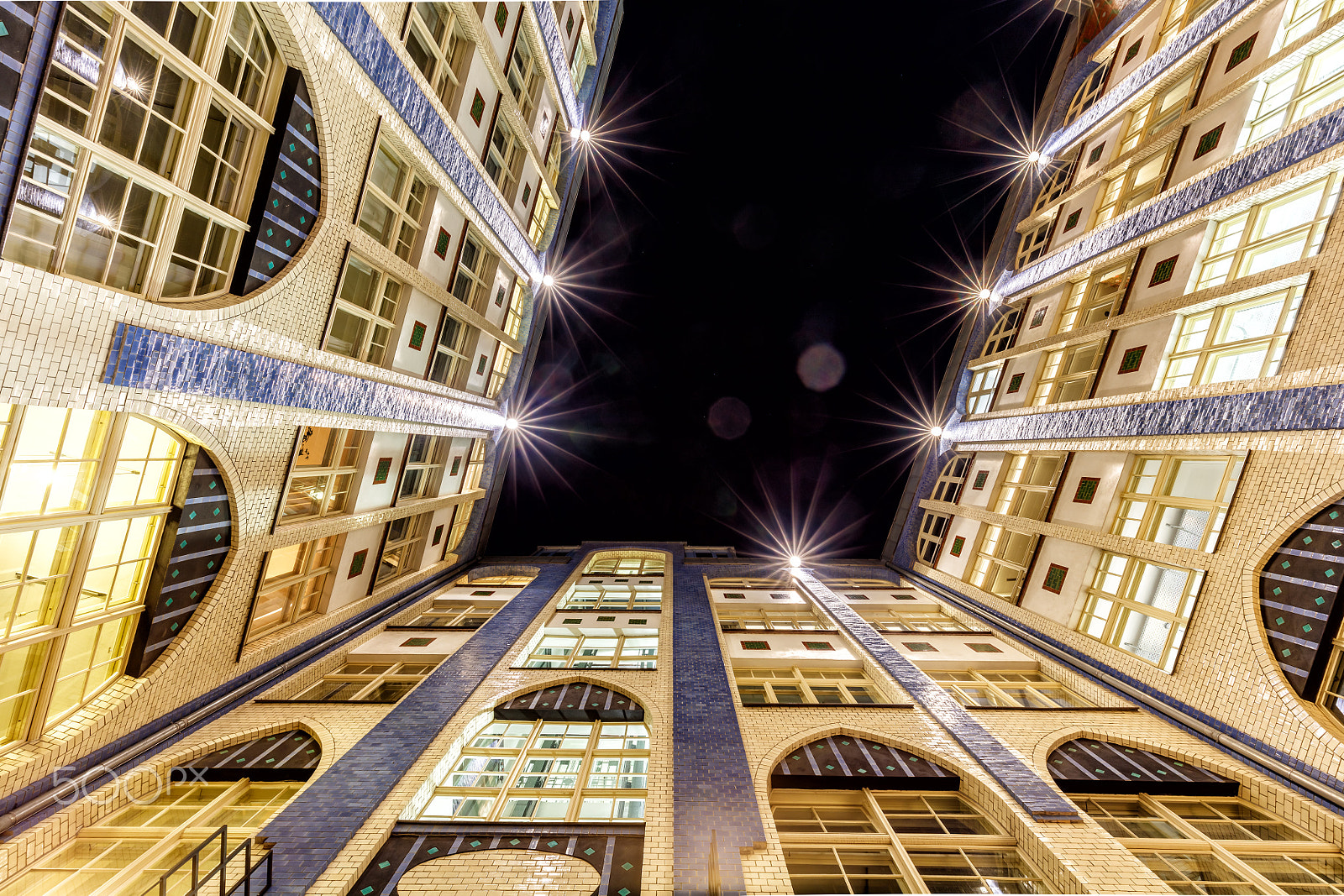 Canon EOS 5DS R + Canon EF 16-35mm F4L IS USM sample photo. Hackesche höfe vertigo (berlin 2016) photography