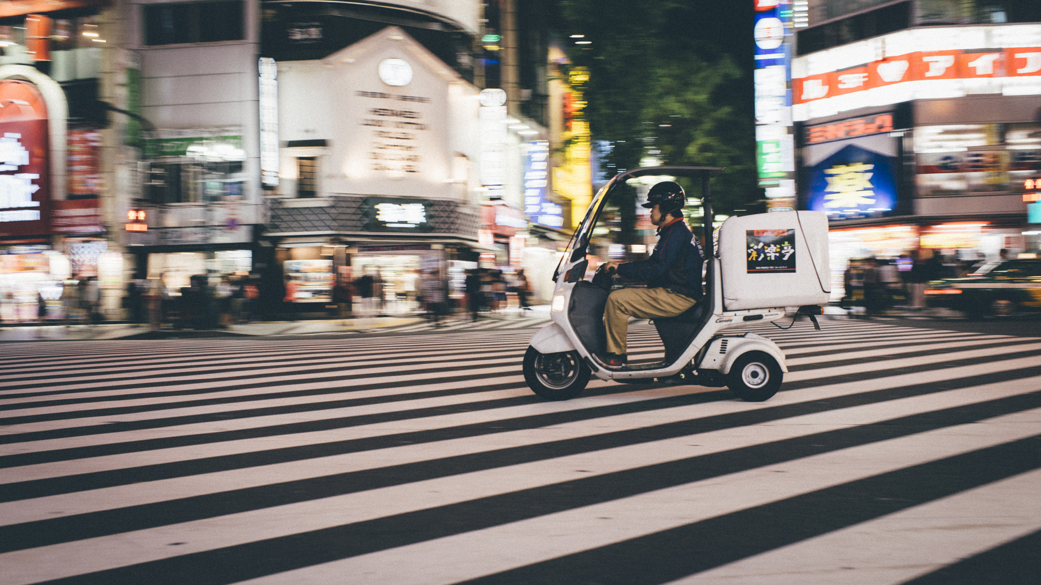 Nikon D800E + Nikon AF-S Nikkor 35mm F1.4G sample photo. Tokyo drifter photography