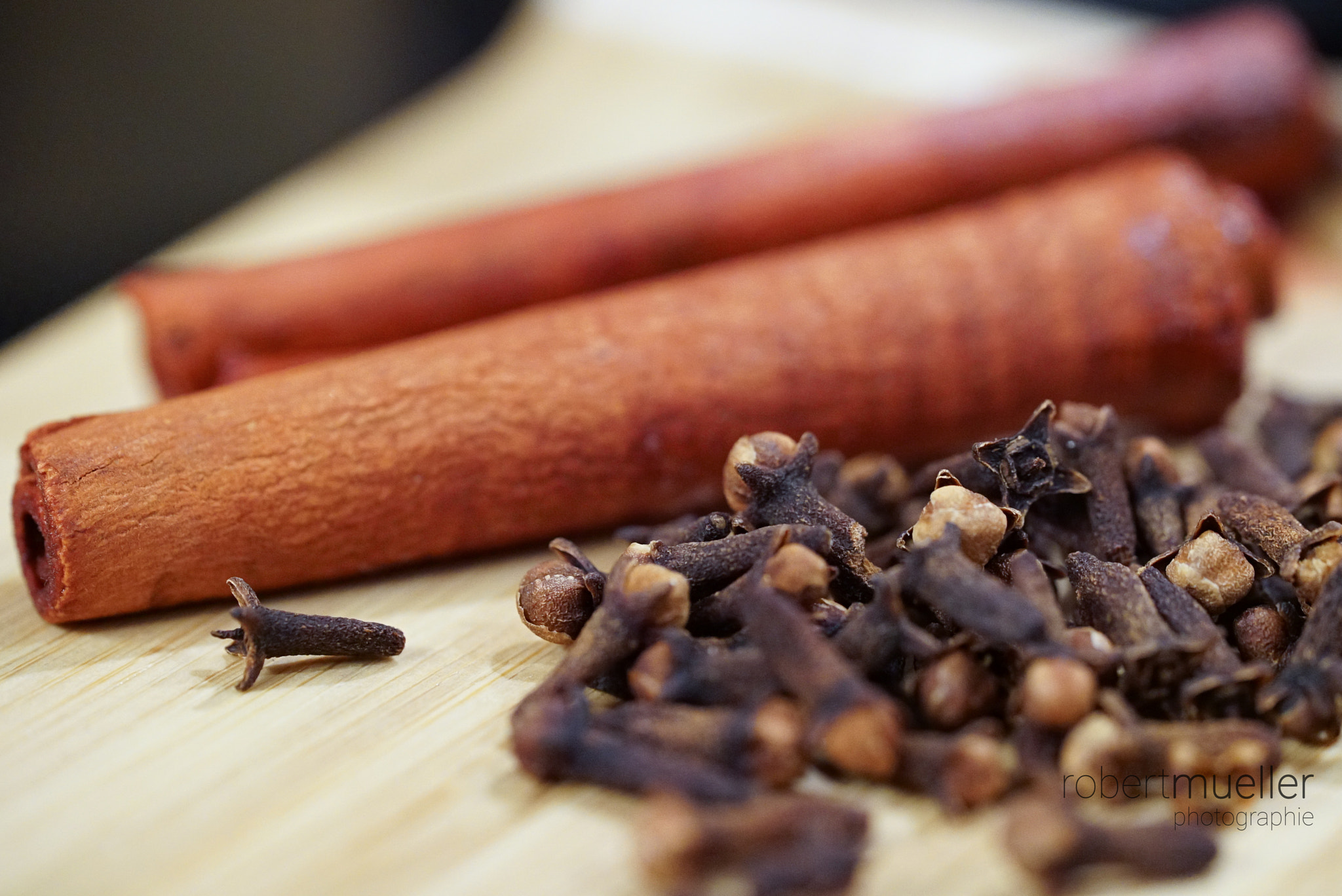 Sony a7S + Sony FE 90mm F2.8 Macro G OSS sample photo. Cinnamon & cloves photography