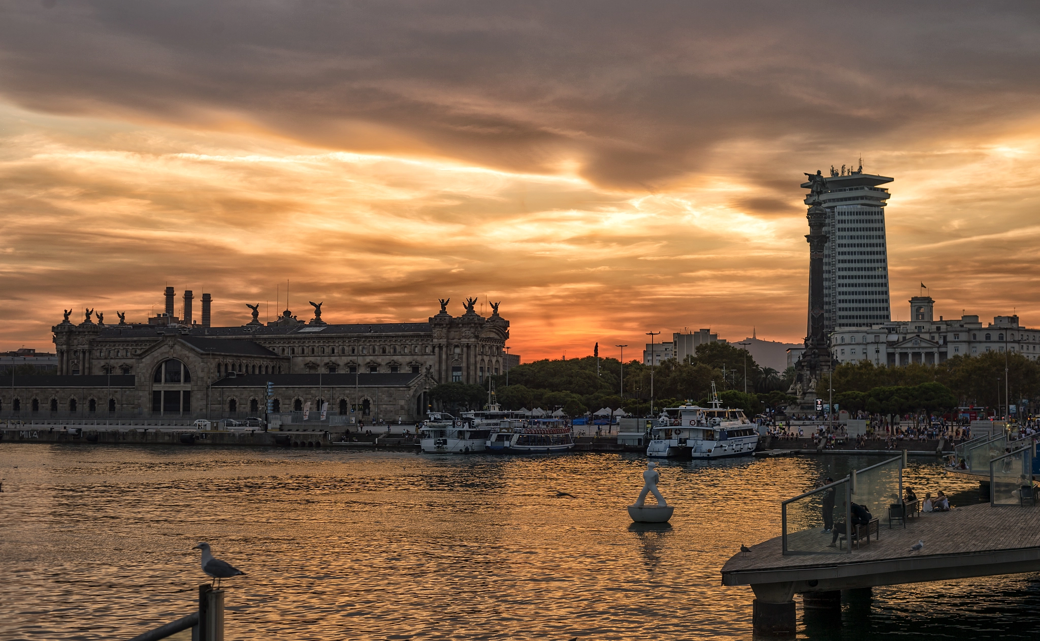 Nikon D4 + Nikon AF Nikkor 50mm F1.4D sample photo. Barcelona, sunset... photography