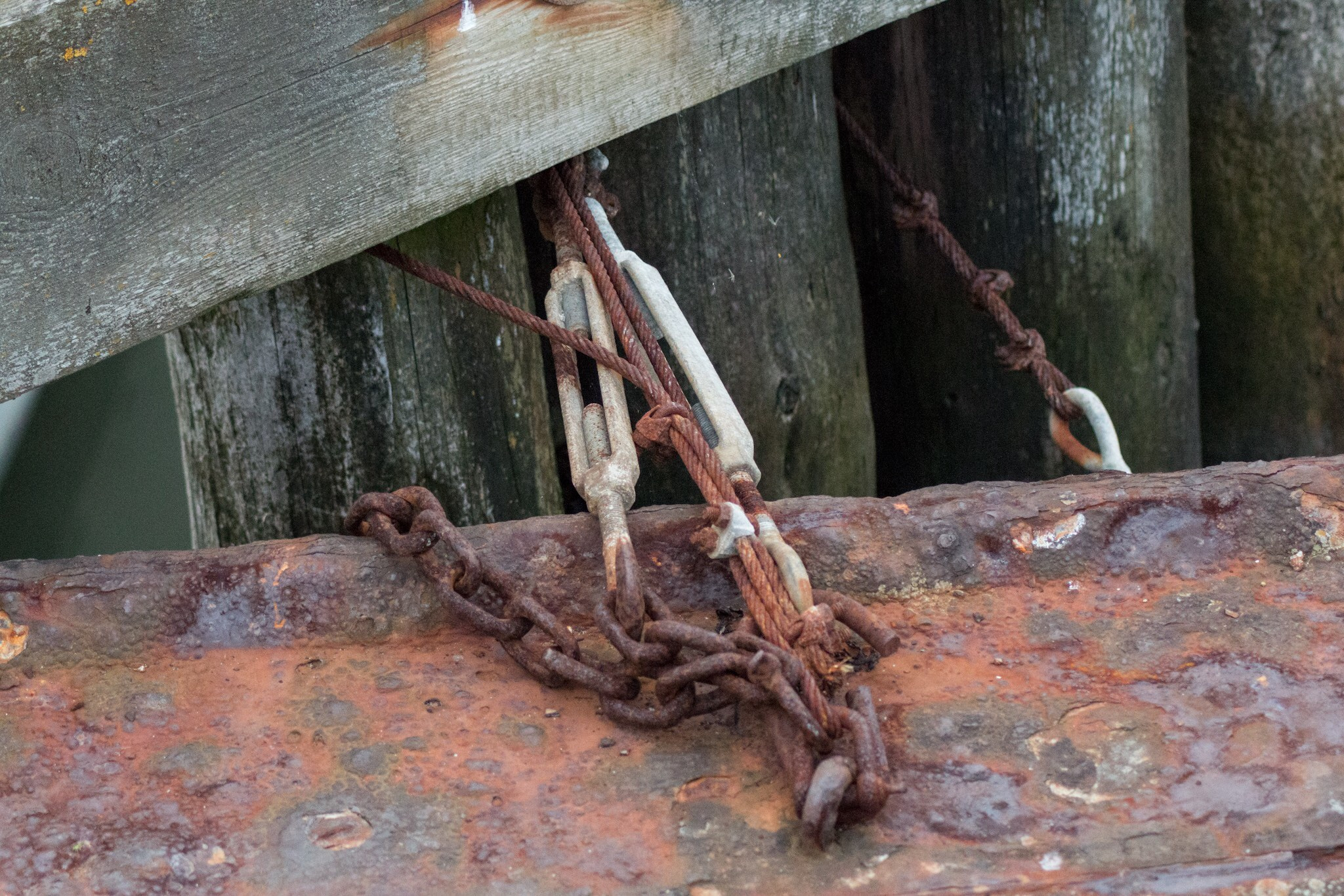 Tamron AF 70-300mm F4-5.6 Di LD Macro sample photo. Rusty chain, rope/wire and wooden planks at a harb ... photography