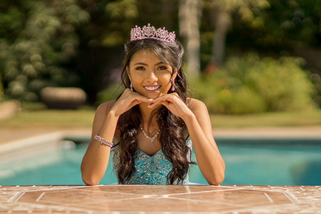 Sony a6000 + Minolta AF 85mm F1.4 G (D) sample photo. Quinceañera, sweet photography