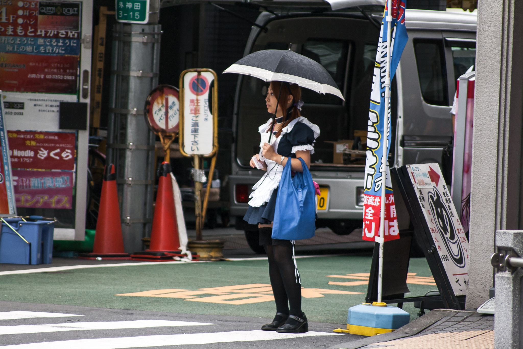 Canon EOS 400D (EOS Digital Rebel XTi / EOS Kiss Digital X) sample photo. Umbrella girl photography