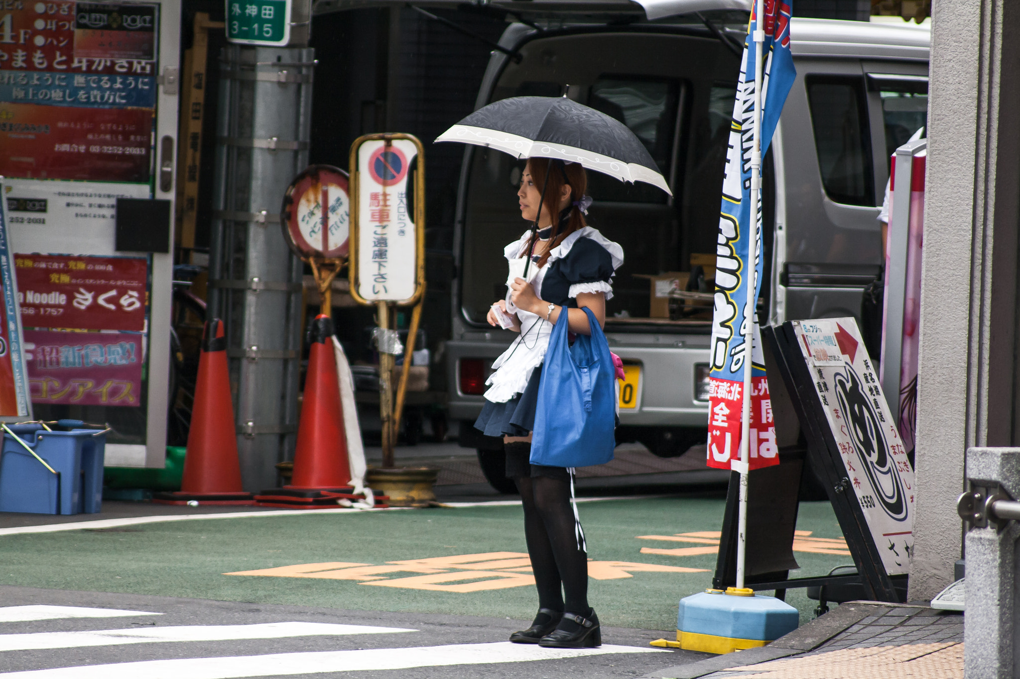 Sigma 70-300mm F4-5.6 APO DG Macro sample photo. Umbrella girl photography