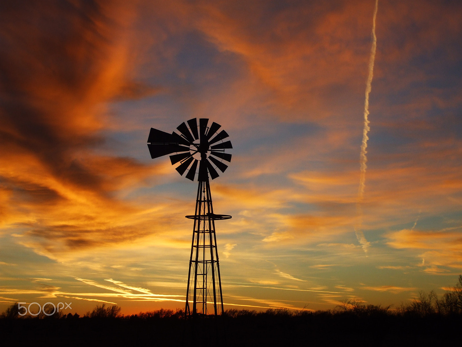 Fujifilm FinePix A805 sample photo. Golden sky with windmill silhouette photography