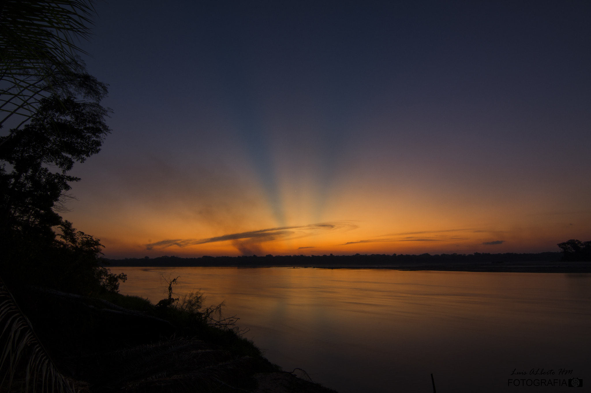20mm F2.8 sample photo. Colores en el ocaso en el rio madre de dios photography