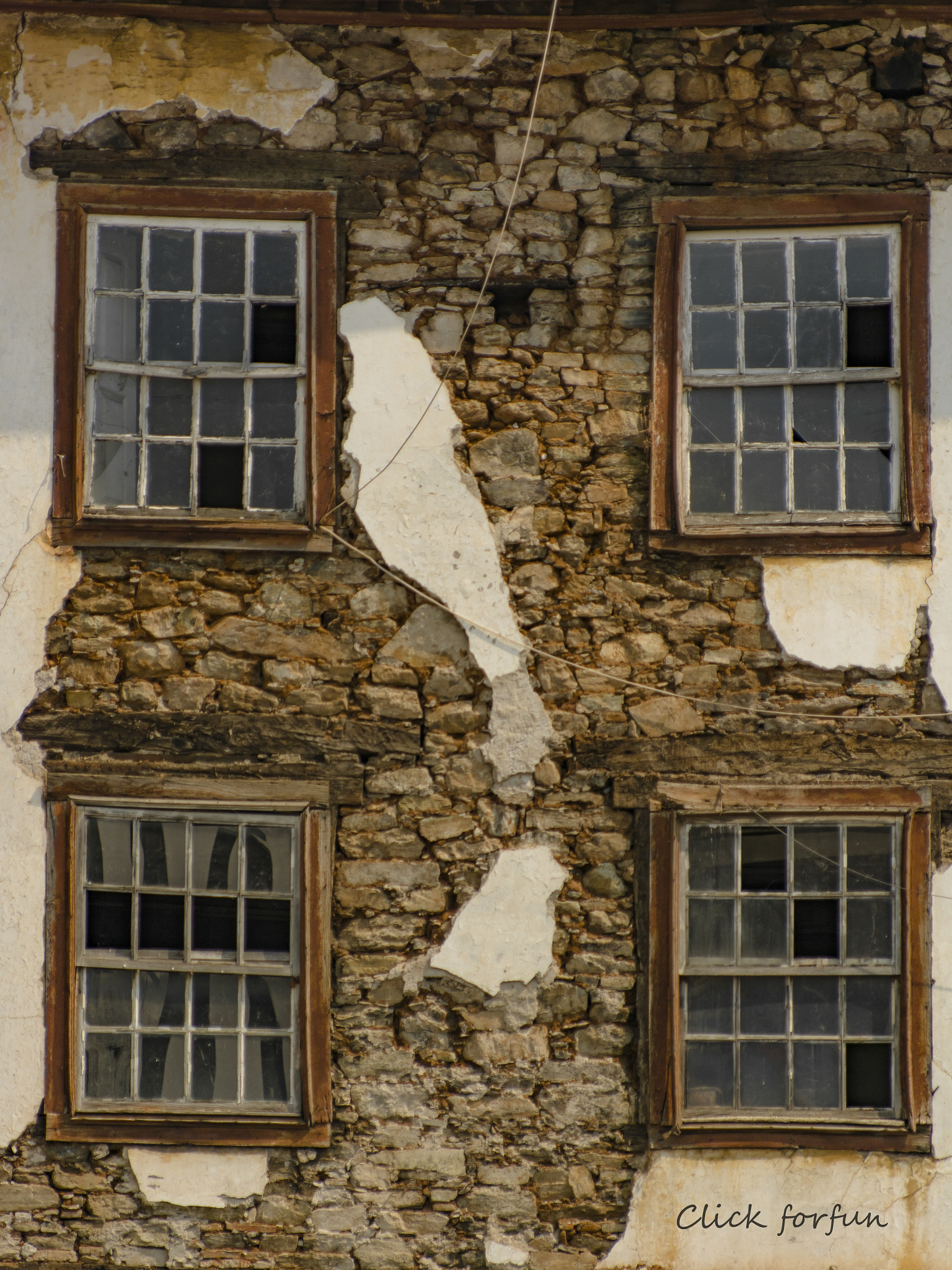 Tokina AT-X Pro 50-135mm F2.8 DX sample photo. Wall photography