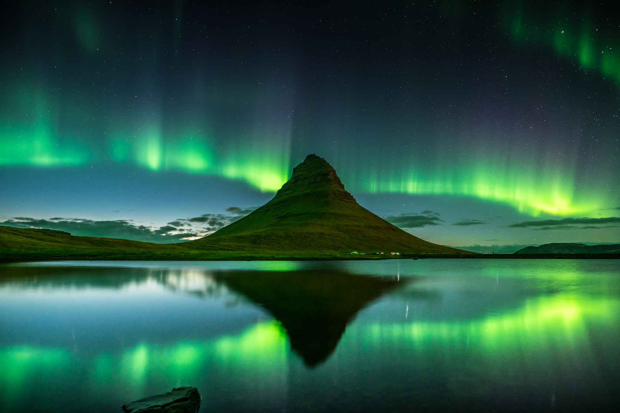 20mm F1.4 sample photo. Kirkjufell aurora photography