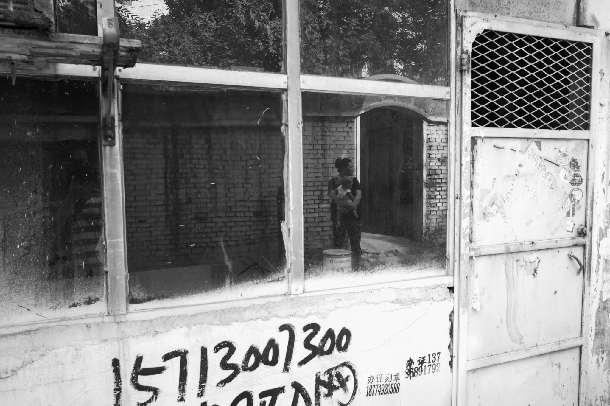 Leica Summicron-M 28mm F2 ASPH sample photo. In the mirror photography