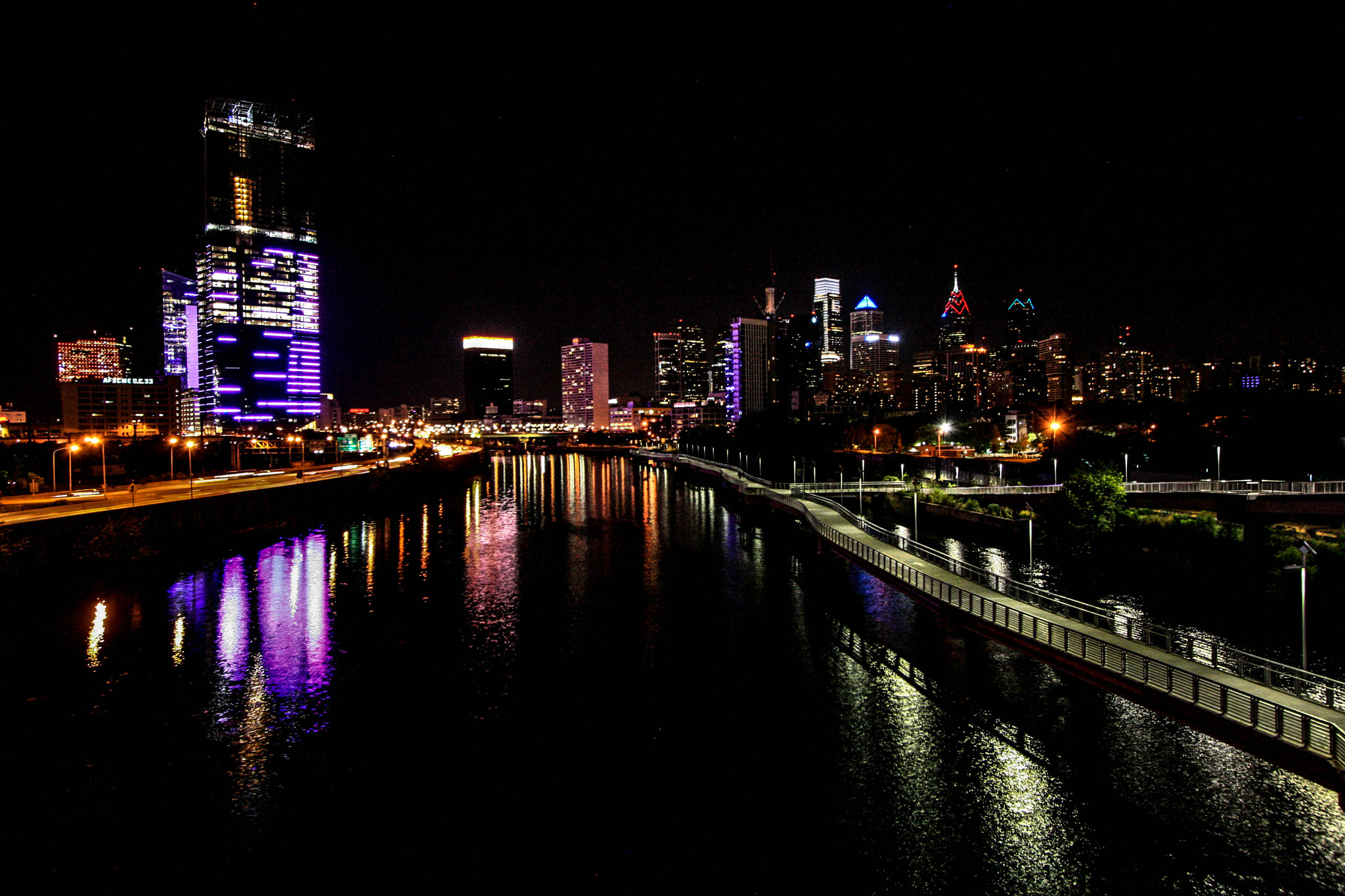 Canon EOS 400D (EOS Digital Rebel XTi / EOS Kiss Digital X) sample photo. Philly skyline photography