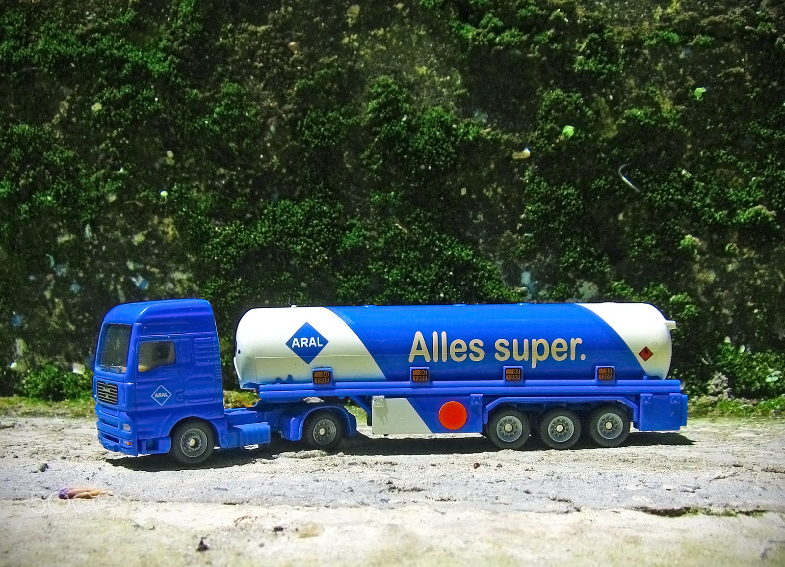 Canon PowerShot SD4000 IS (IXUS 300 HS / IXY 30S) sample photo. Tank trailer photography