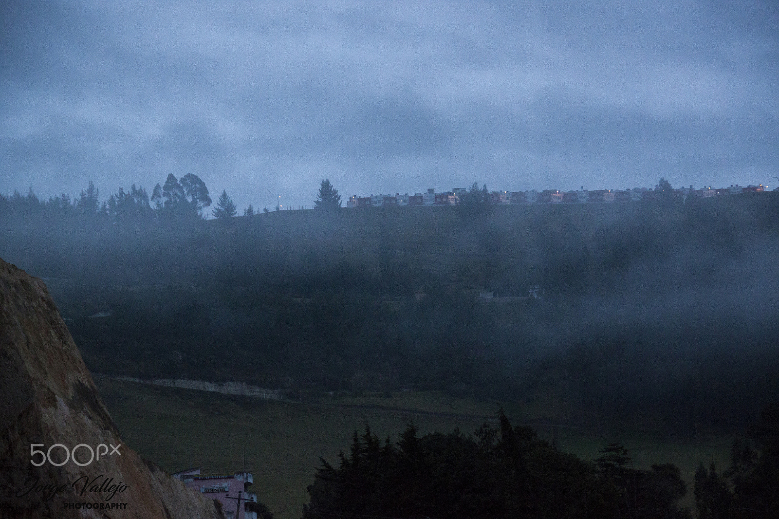 Canon EOS 500D (EOS Rebel T1i / EOS Kiss X3) sample photo. Niebla photography