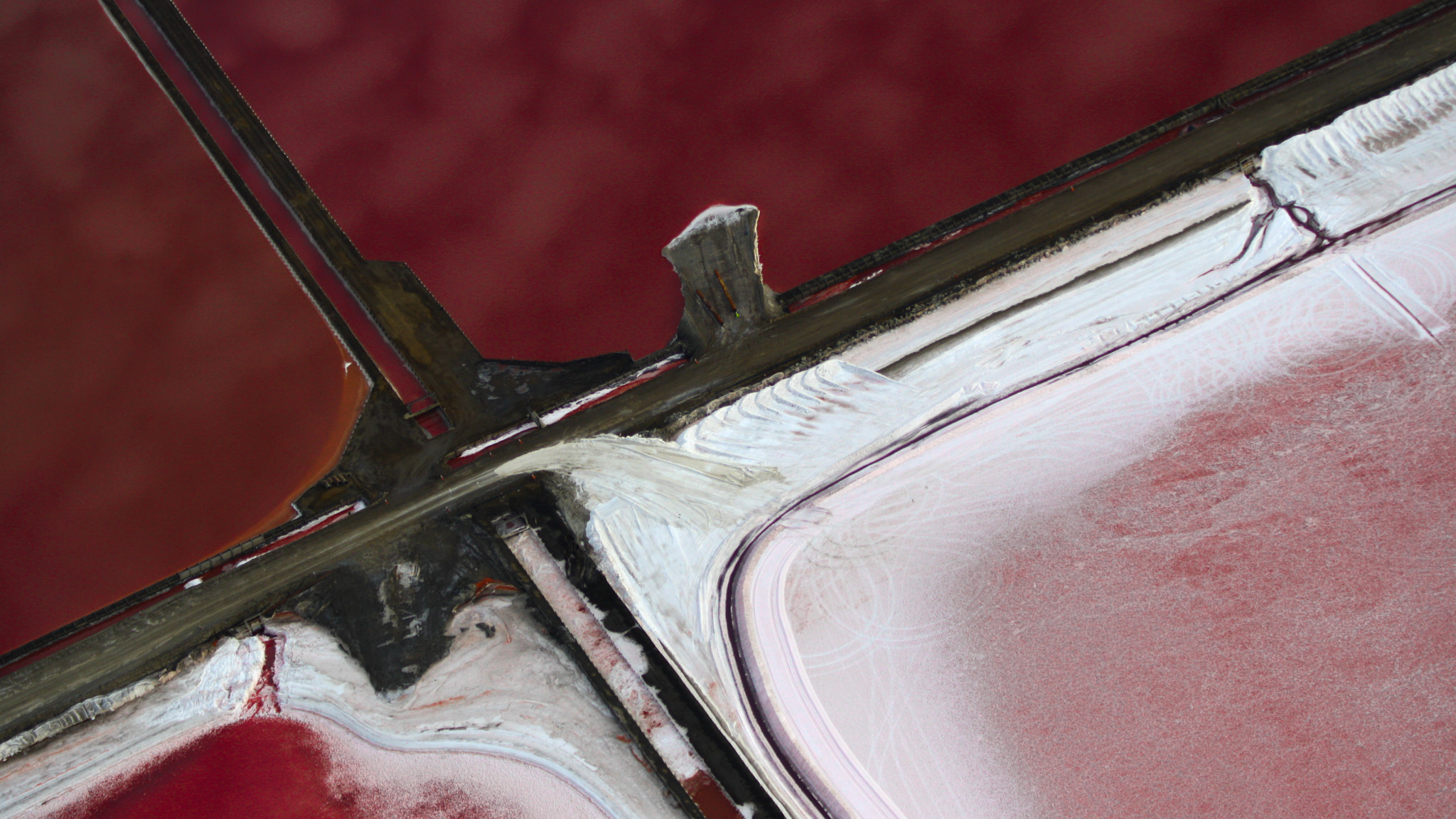 Canon EOS 1000D (EOS Digital Rebel XS / EOS Kiss F) sample photo. The red lake photography