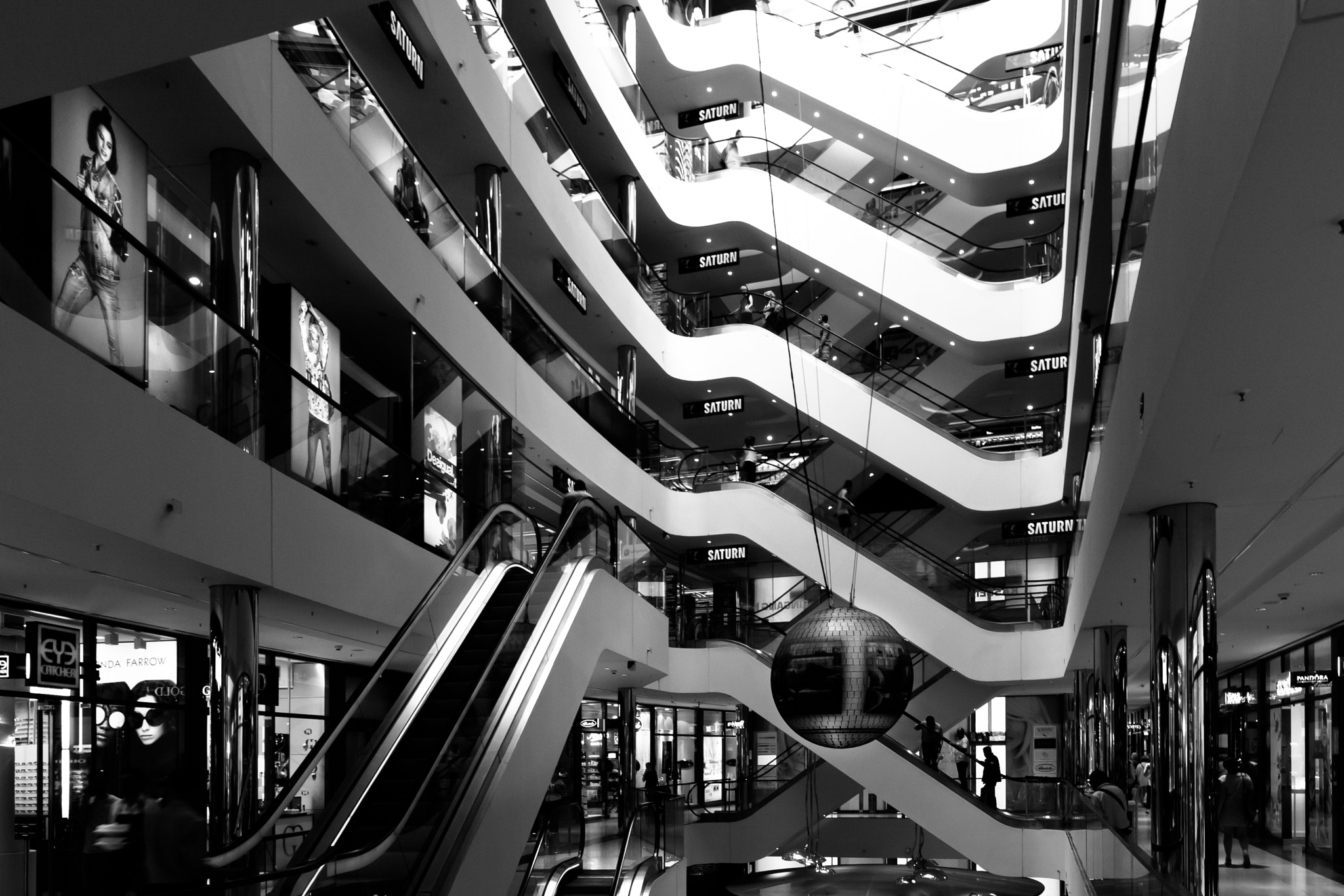 Canon EF 16-35mm F4L IS USM sample photo. Sevens, home of saturn photography