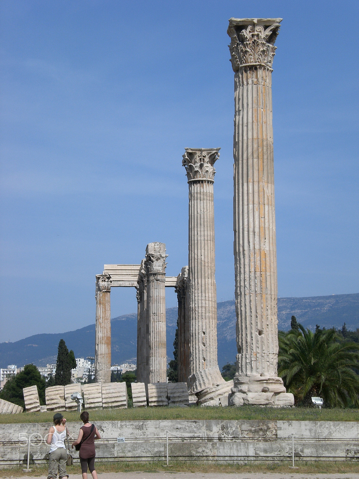 CASIO EX-Z75 sample photo. Temple of zeus photography