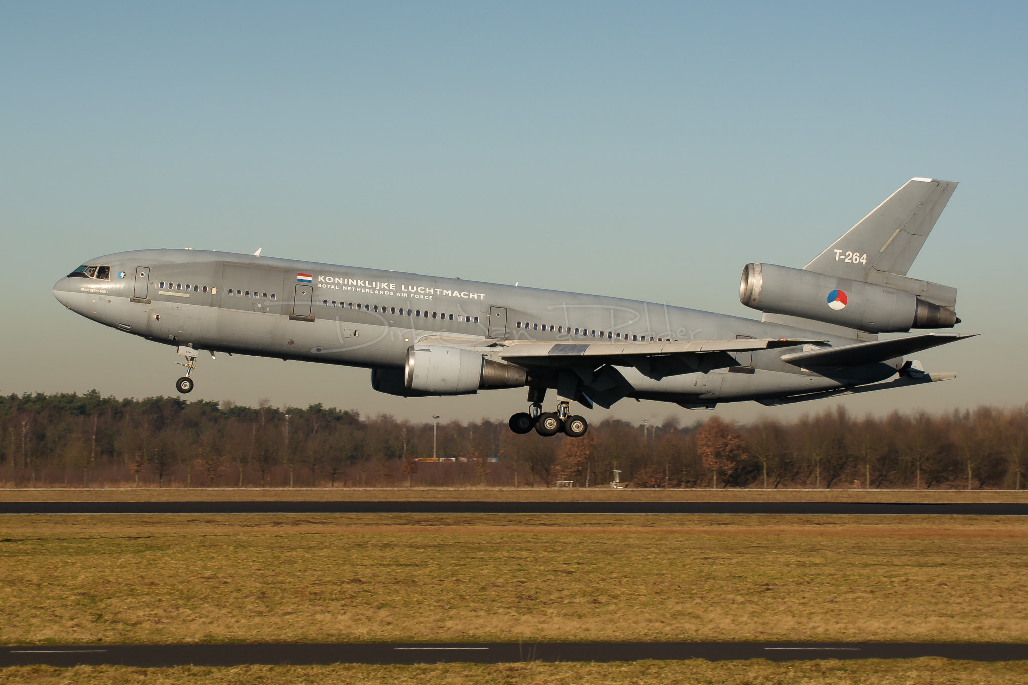 Canon EOS 20D sample photo. Royal netherlands air force kdc-10 t-264 photography