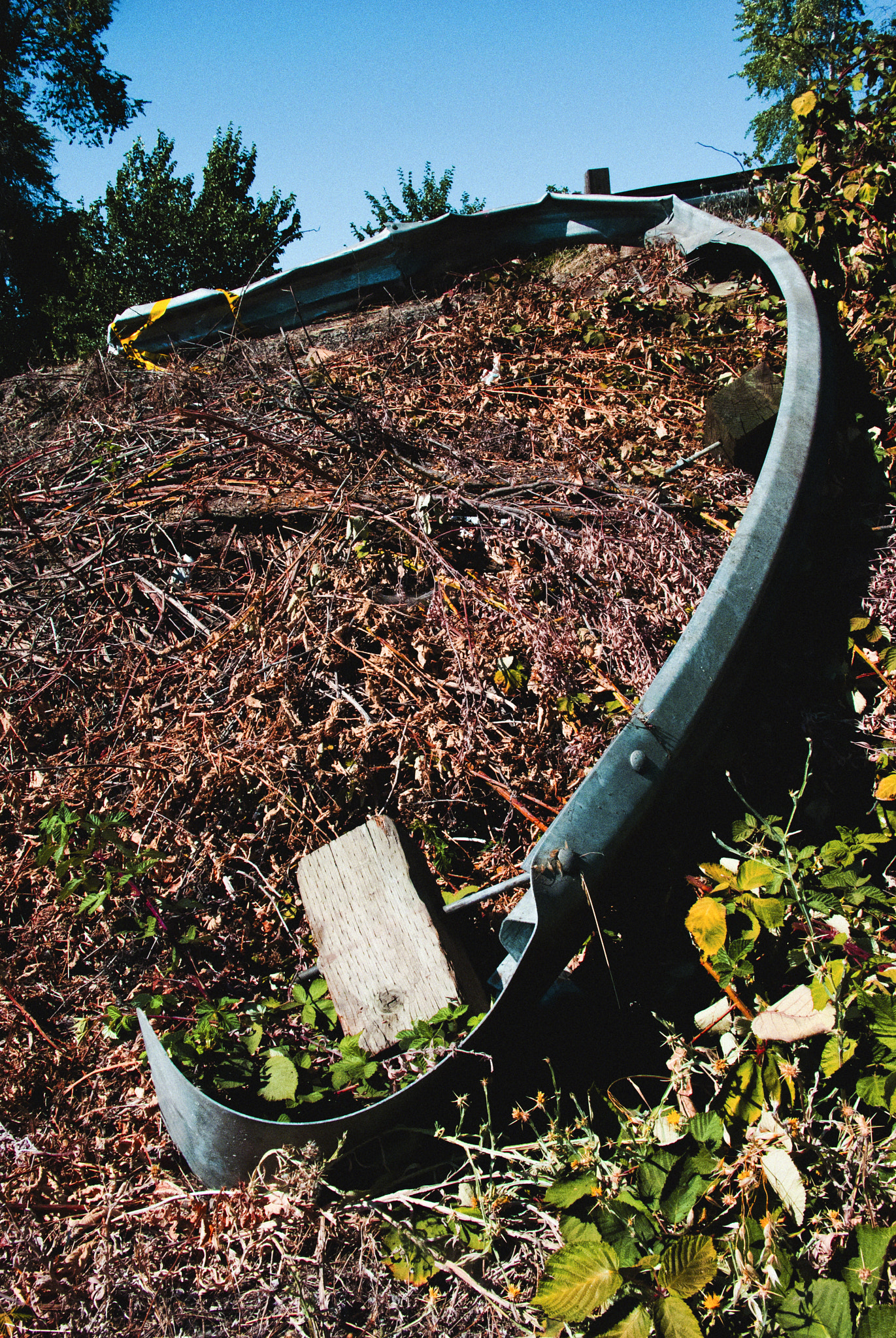 Nikon D3000 sample photo. Idle guardrail photography