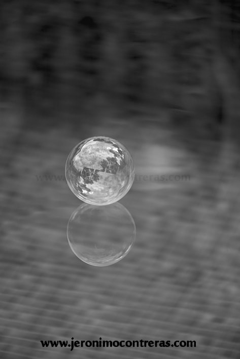 AF Zoom-Nikkor 80-200mm f/2.8 ED sample photo. Bubble photography