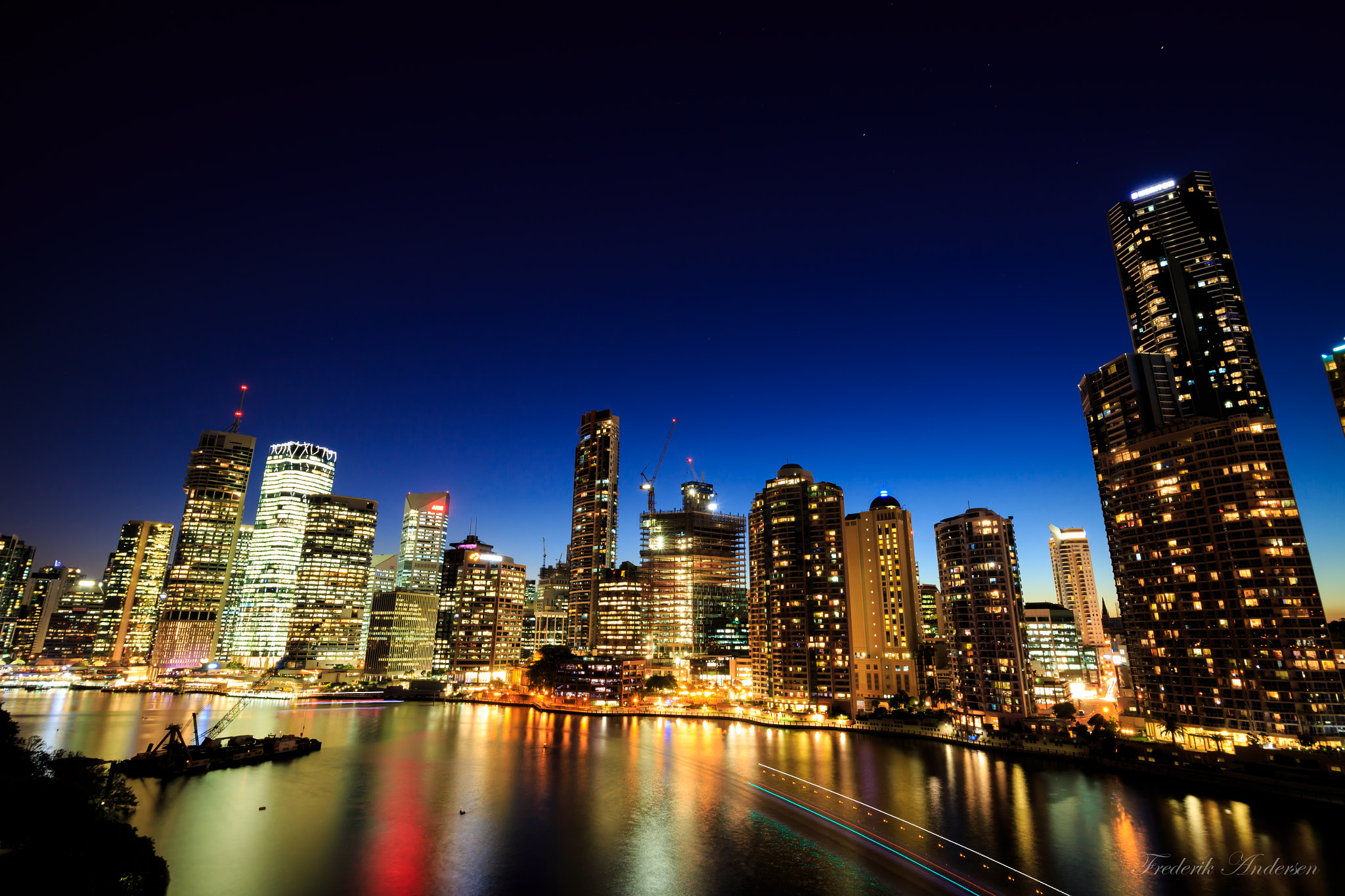 Canon EF-M 11-22mm F4-5.6 IS STM sample photo. Brisbane by night photography
