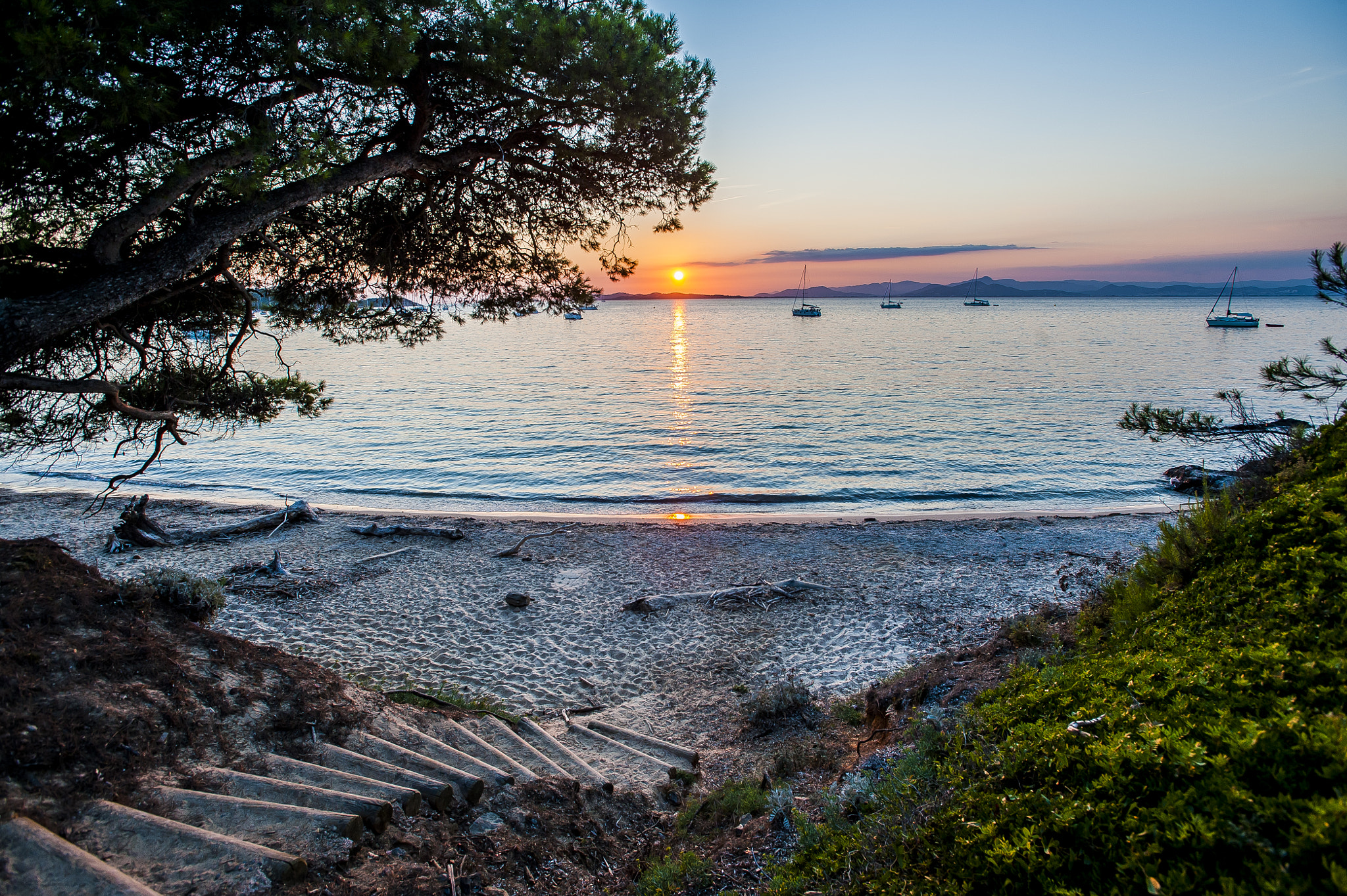 Nikon AF-S Nikkor 17-35mm F2.8D ED-IF sample photo. Stairway to heaven photography