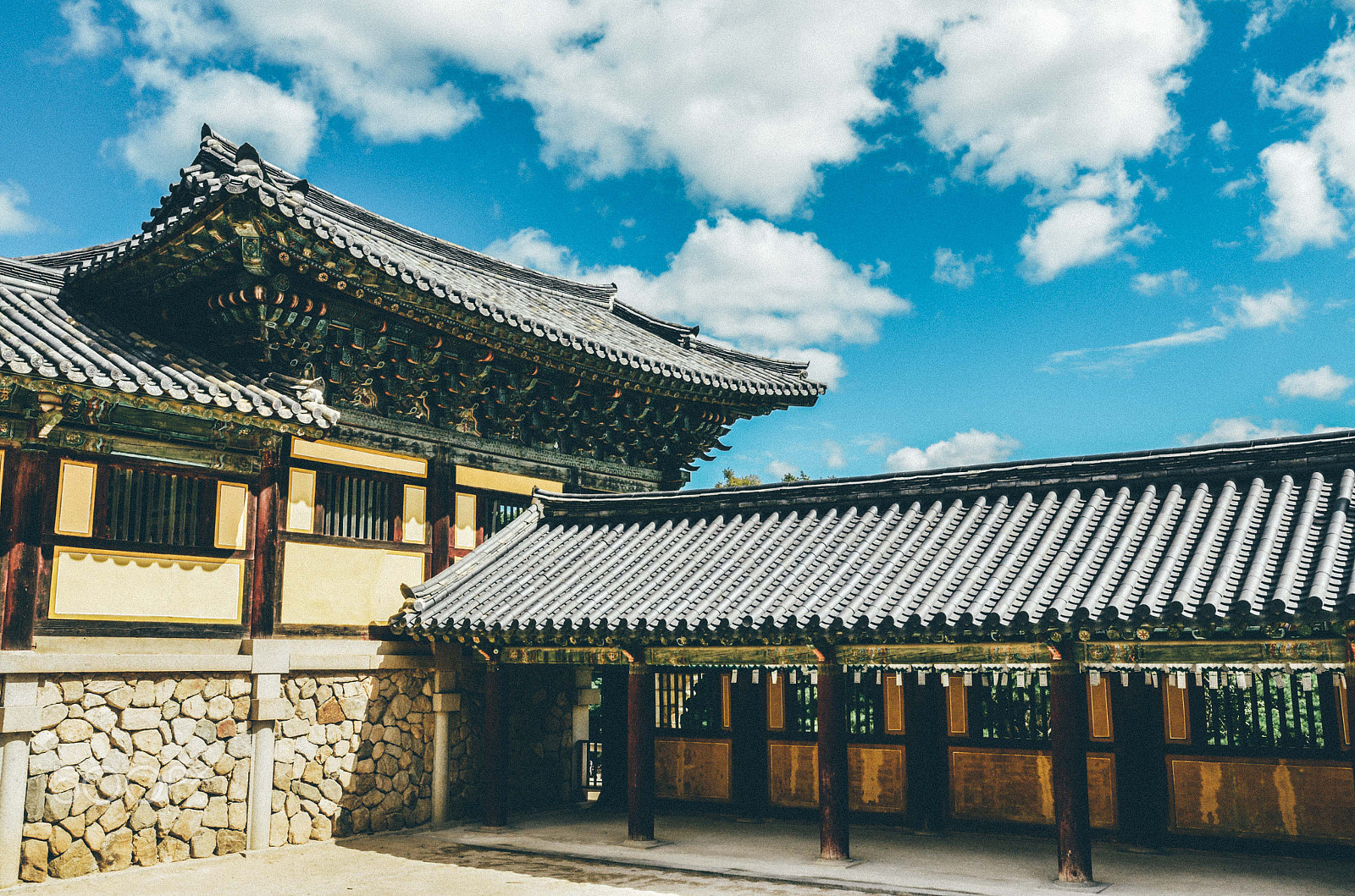 Nikon D5100 + Sigma 18-35mm F1.8 DC HSM Art sample photo. Bulguksa photography