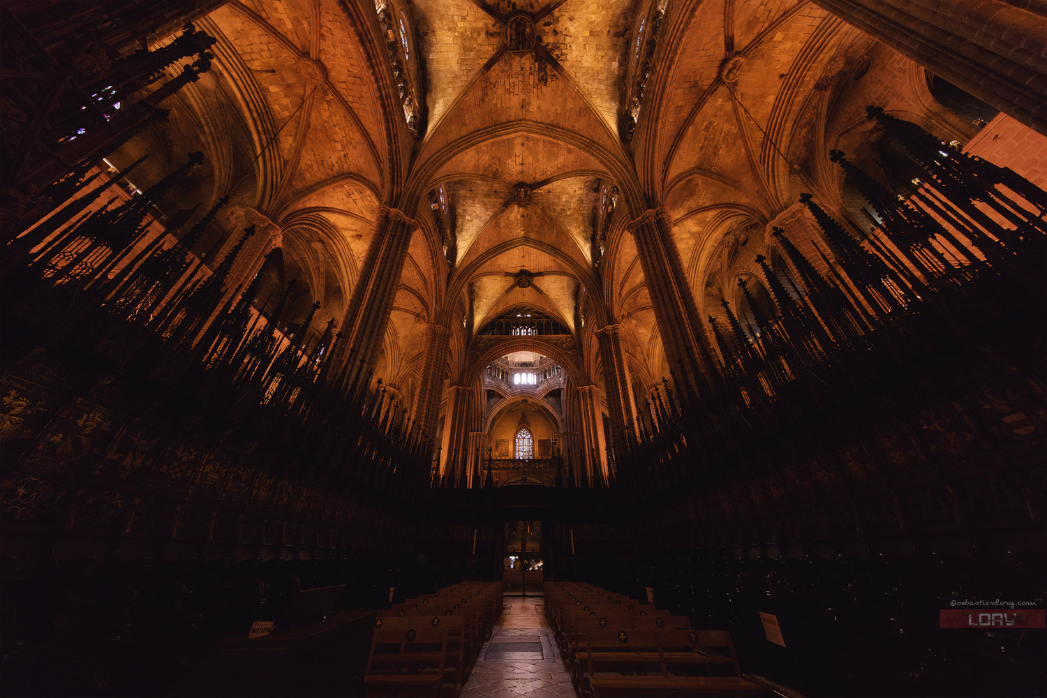 Canon EOS 5DS + Canon EF 11-24mm F4L USM sample photo. Barcelona cathedral photography