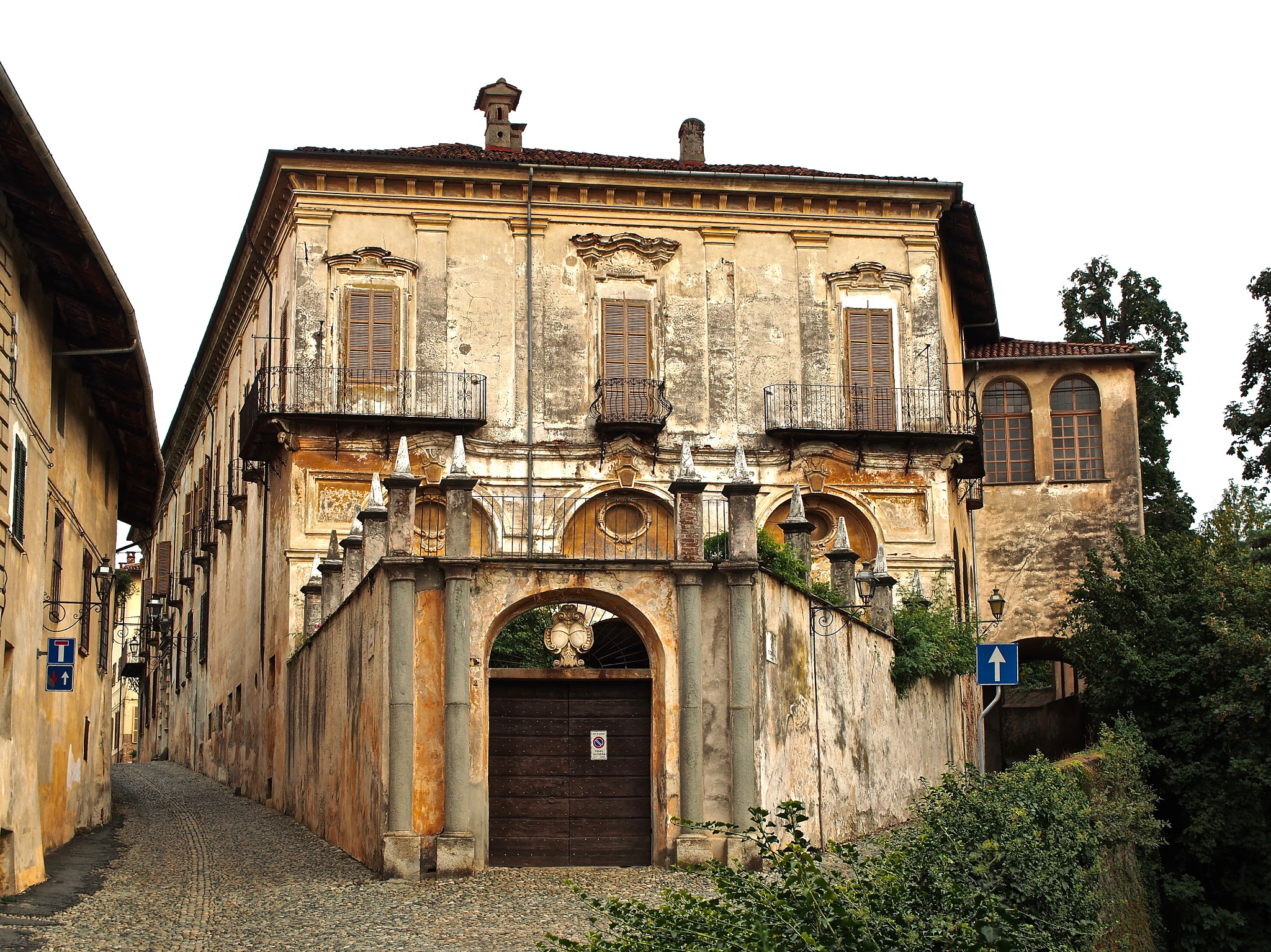 Panasonic Lumix G X Vario 12-35mm F2.8 ASPH Power OIS sample photo. Antique manor photography