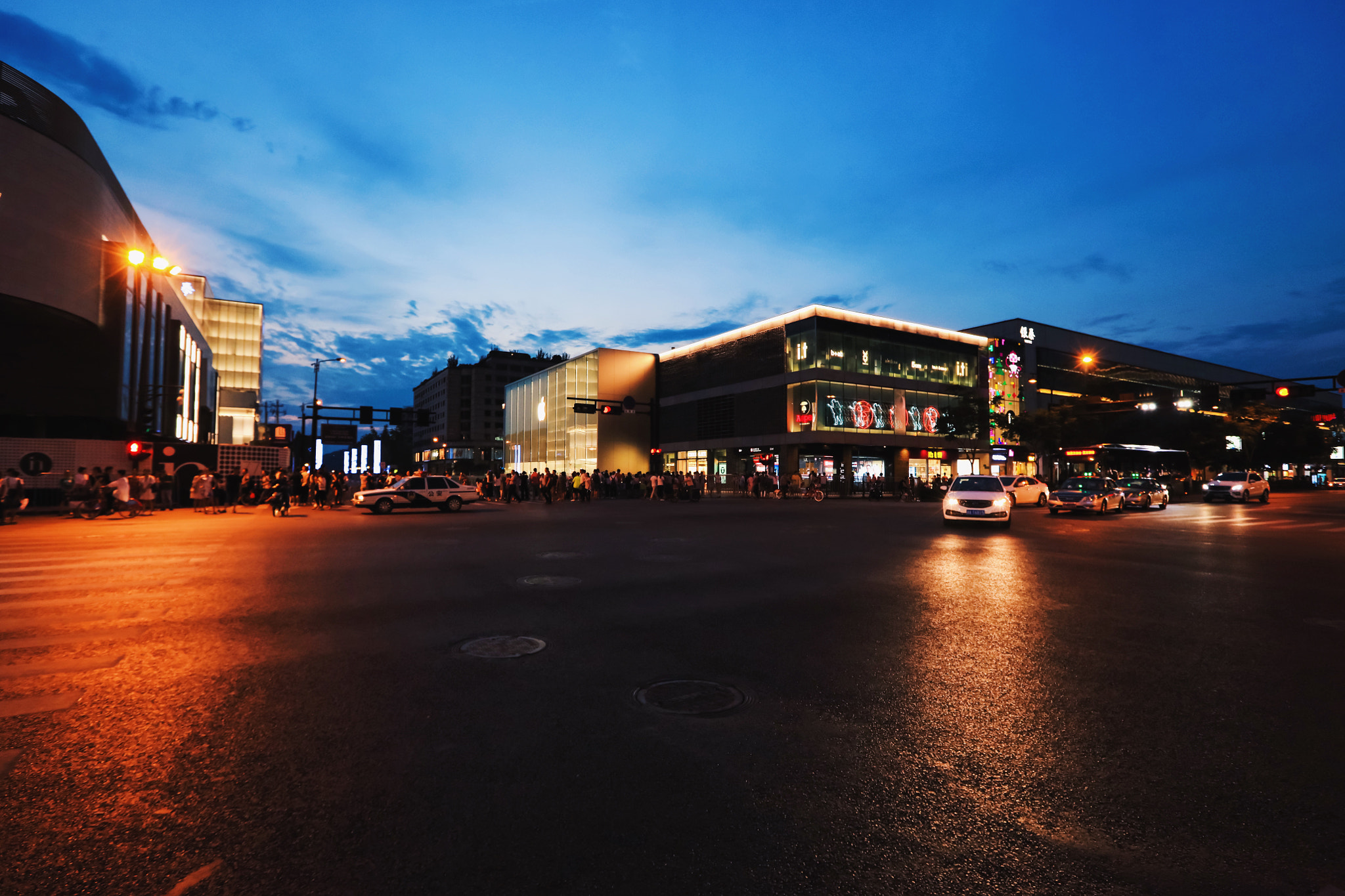 Canon EF 16-35mm F2.8L II USM sample photo. One city square photography