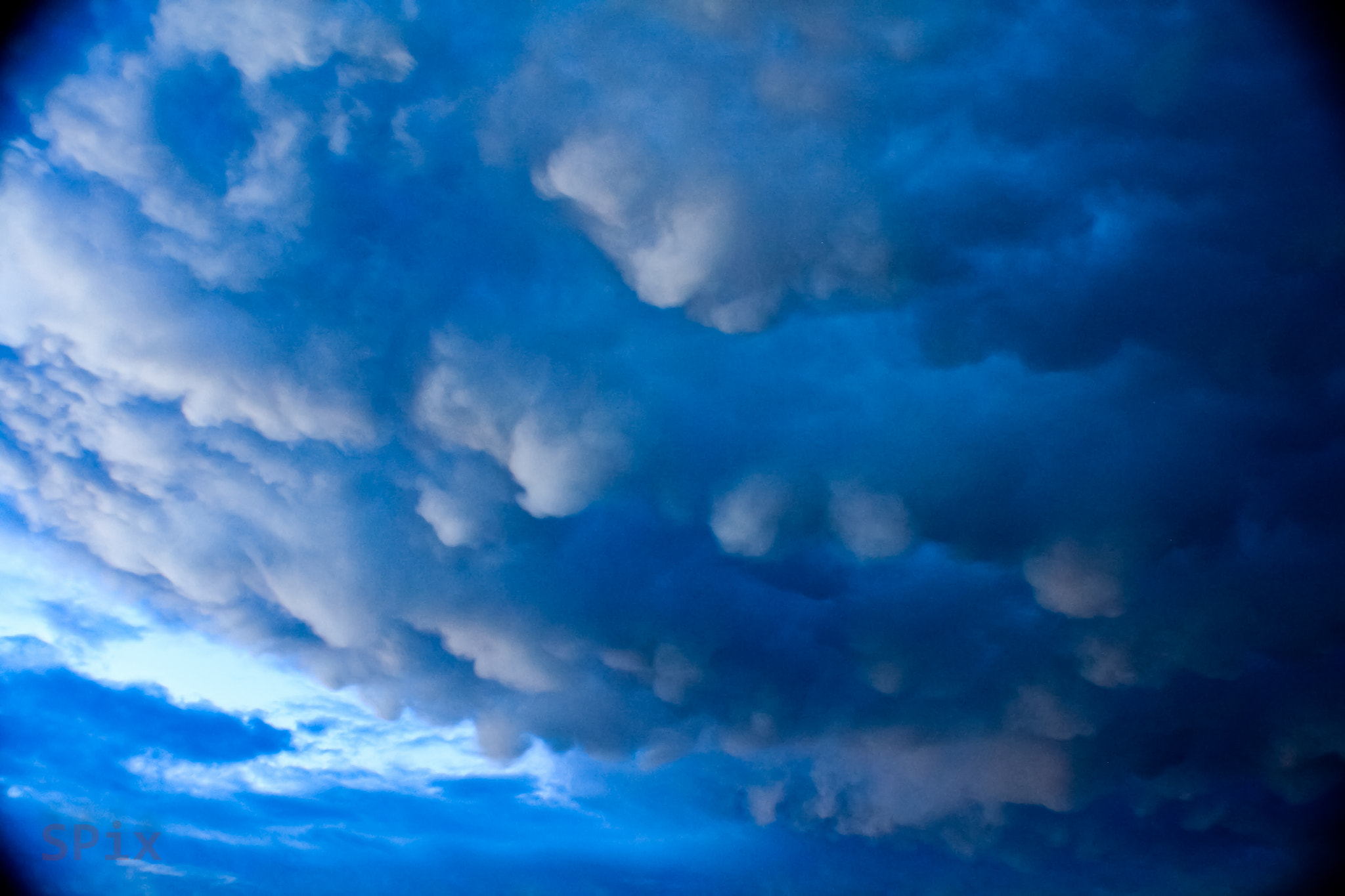 Canon EOS 1000D (EOS Digital Rebel XS / EOS Kiss F) sample photo. Thunderstorm photography