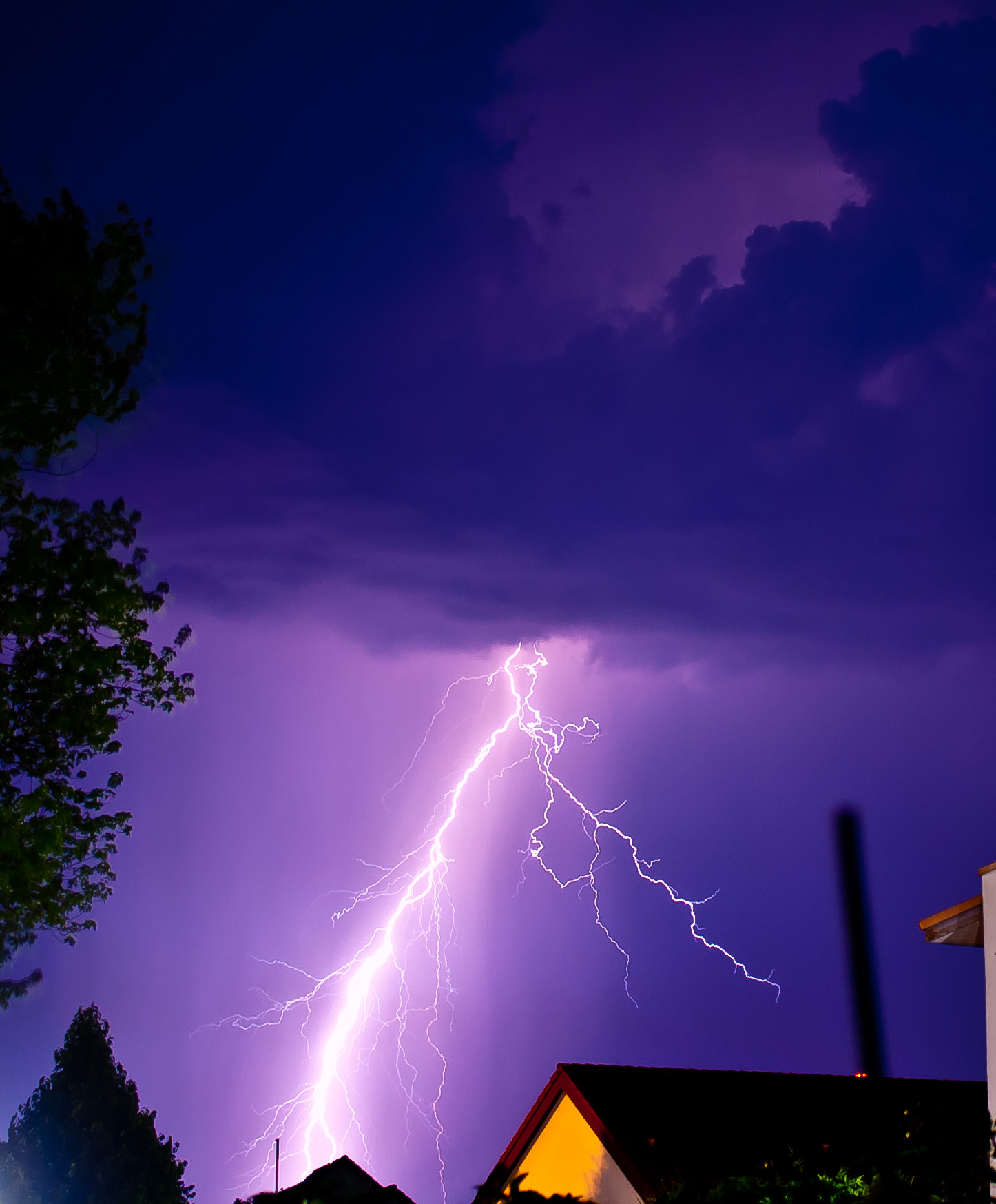 Canon EOS 1000D (EOS Digital Rebel XS / EOS Kiss F) sample photo. Thunderstorm photography