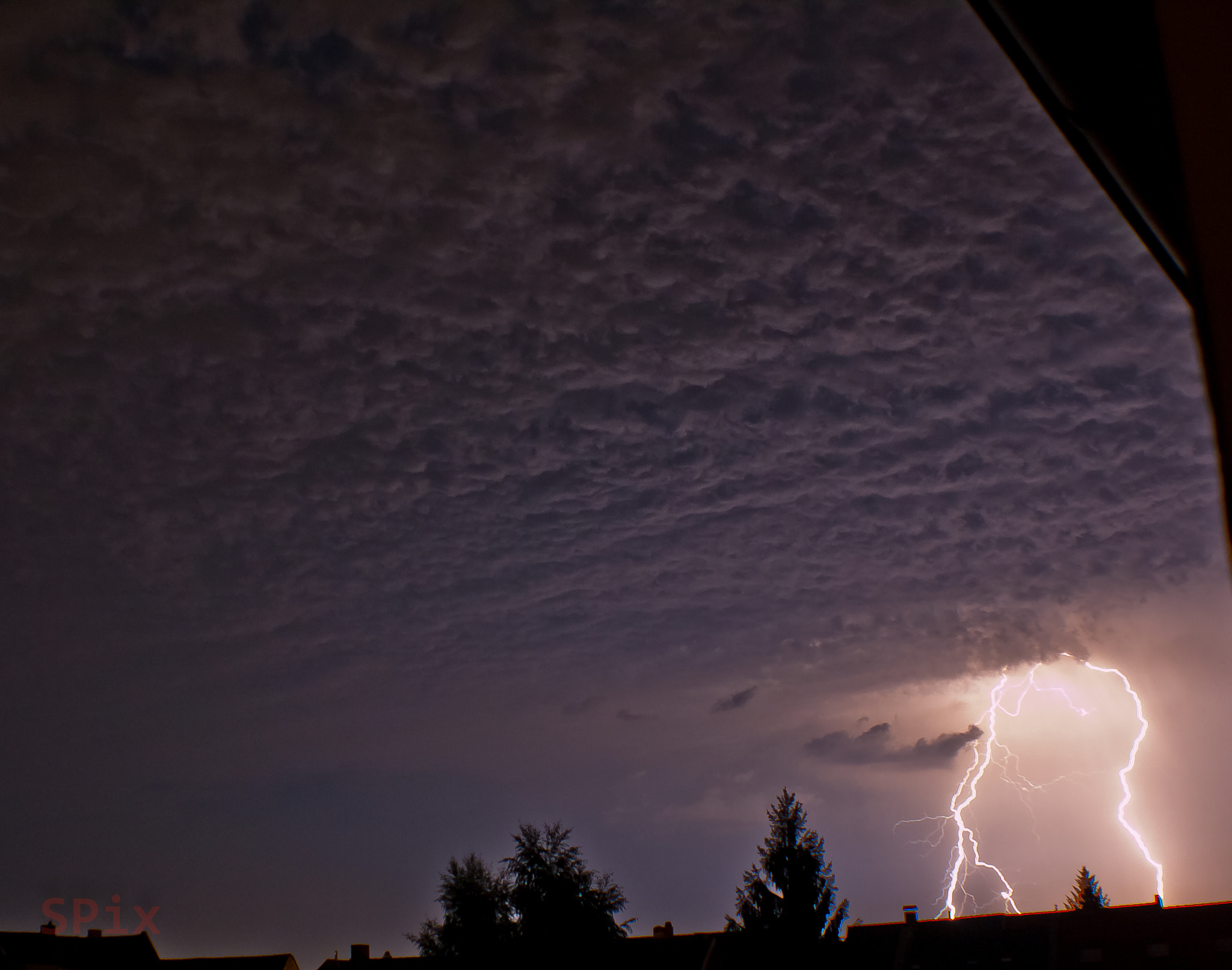 Canon EOS 1000D (EOS Digital Rebel XS / EOS Kiss F) sample photo. Thunderstorm photography