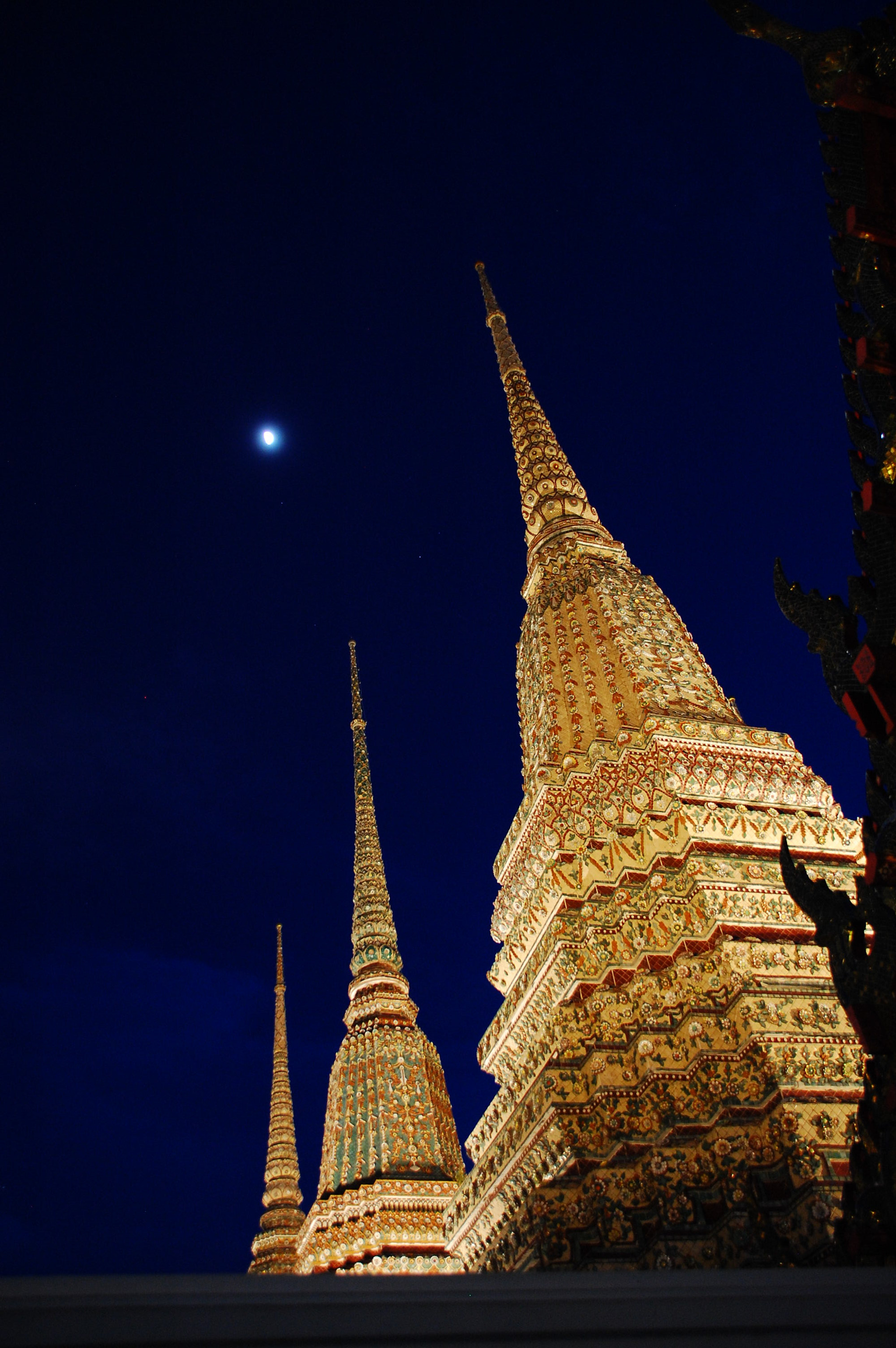 Nikon D40 + Sigma 18-200mm F3.5-6.3 DC OS HSM sample photo. Emerald buddha, bangkok, tailand. photography