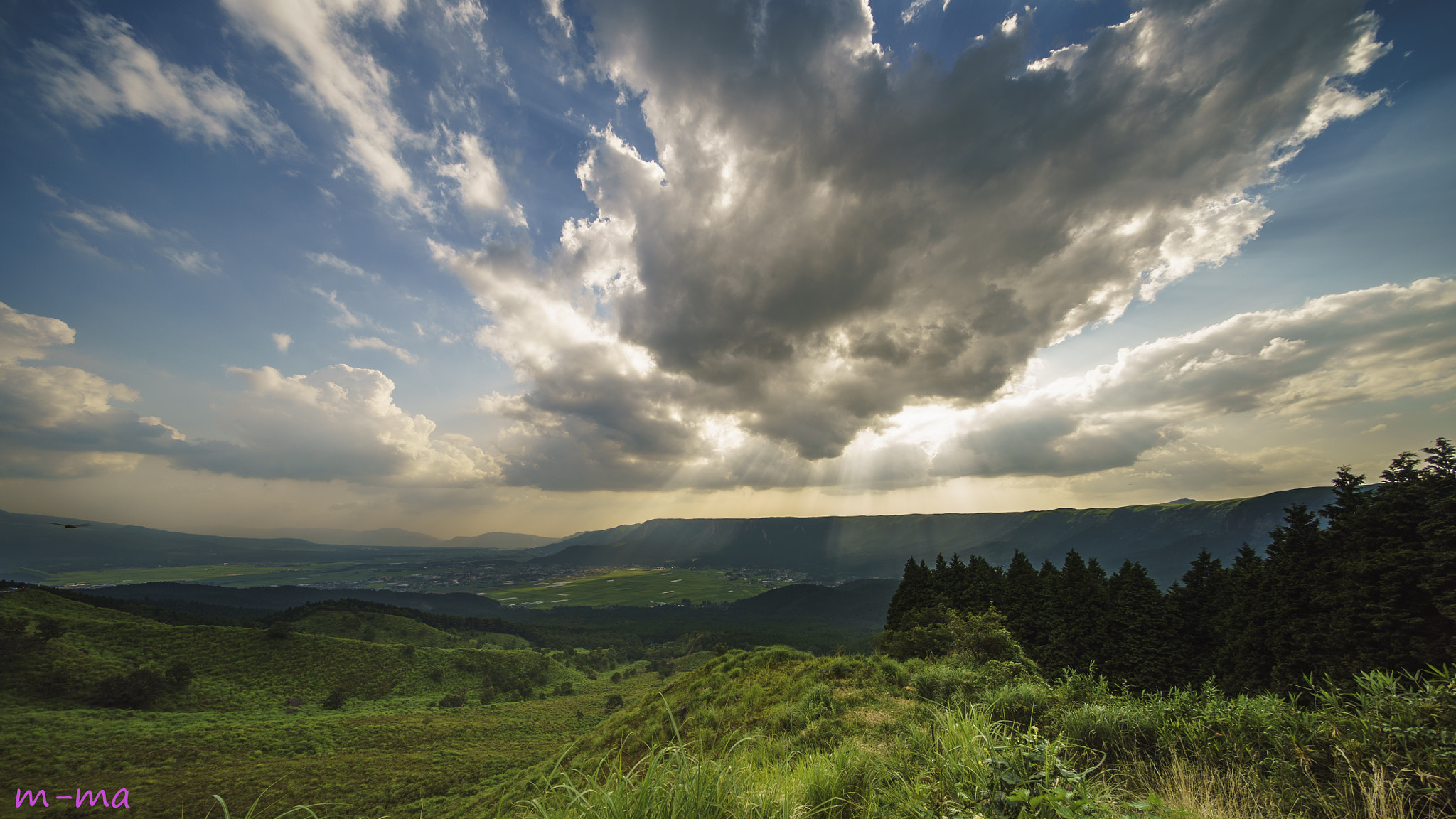 E 10mm F5.6 sample photo. Ancient caldera photography