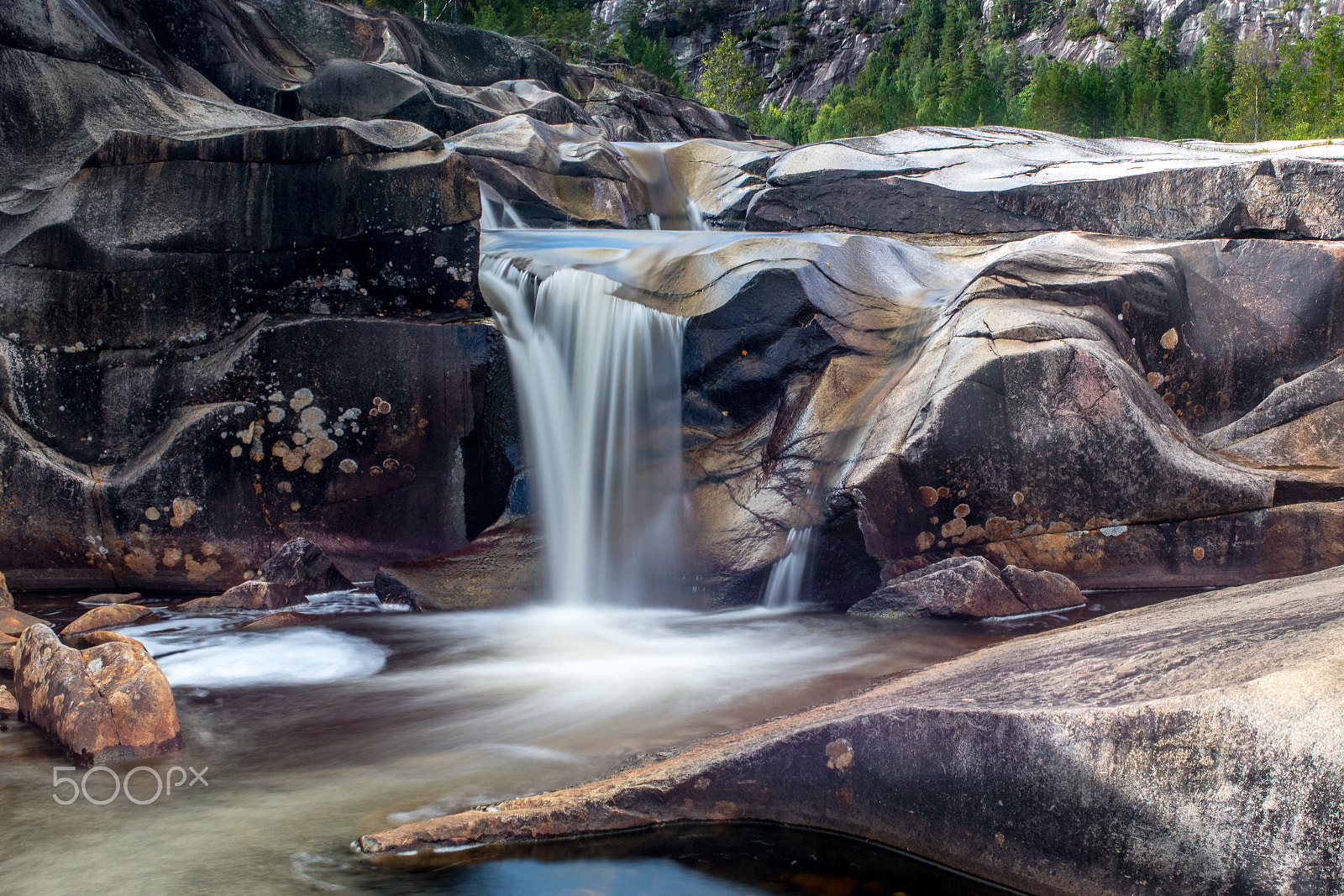 Nikon D810 + Nikon AF Nikkor 35mm F2D sample photo. Running water photography